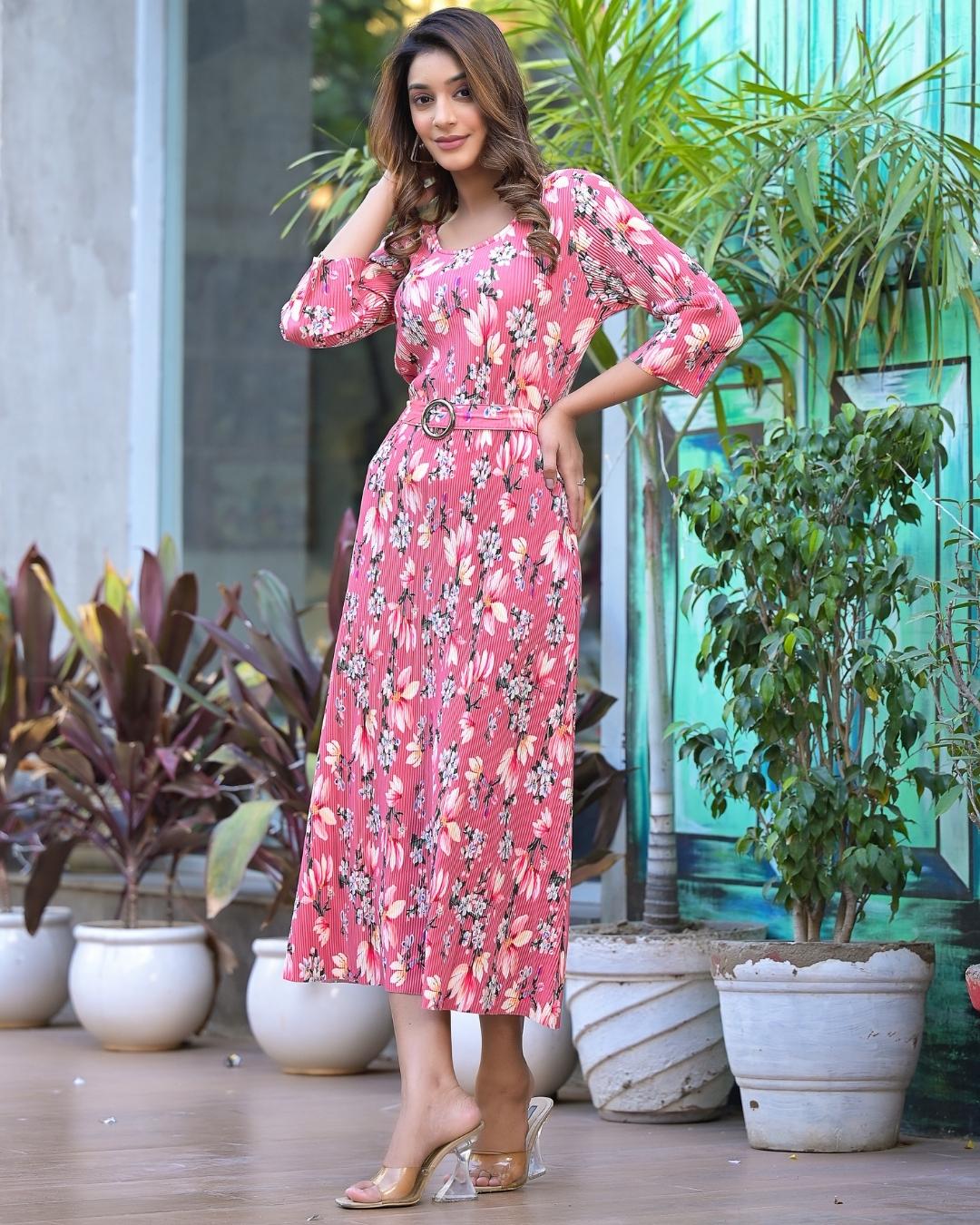 激安‼️未使用タグ付‼️ Tiered Floral Pleated Dress Daisy Lycra Pleated Floral Dress with Belt | The Jaipur Studio