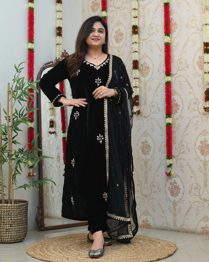 'Rasheeda’  Velvet Hand Embroidered Pant Set - The Jaipur Studio