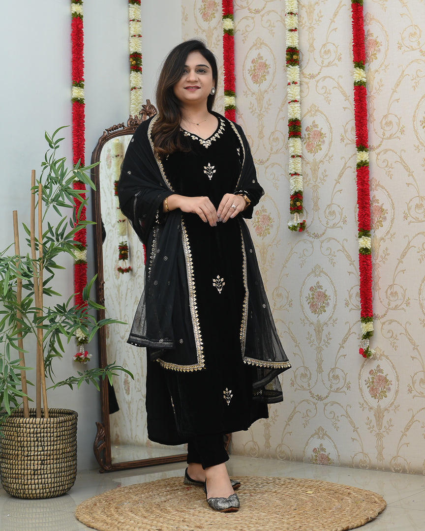 'Rasheeda’  Velvet Hand Embroidered Pant Set - The Jaipur Studio