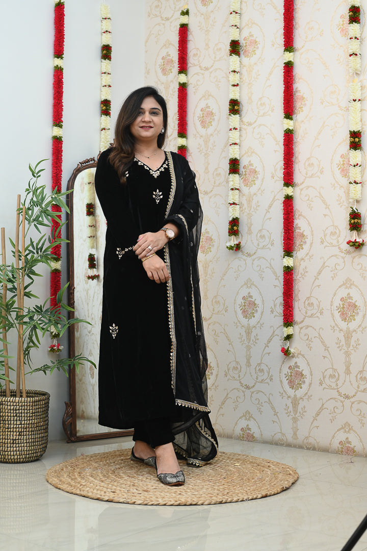 'Rasheeda’  Velvet Hand Embroidered Pant Set - The Jaipur Studio