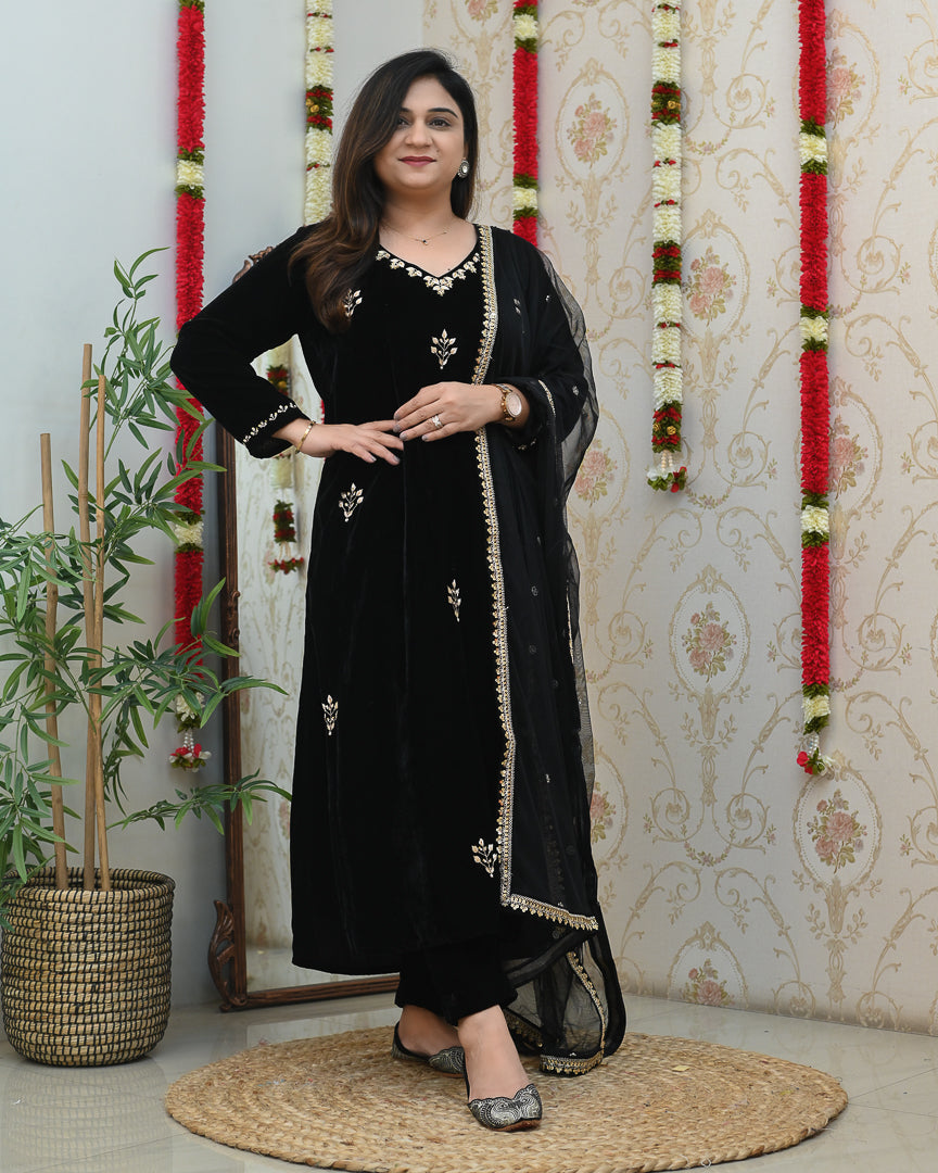 'Rasheeda’  Velvet Hand Embroidered Pant Set - The Jaipur Studio