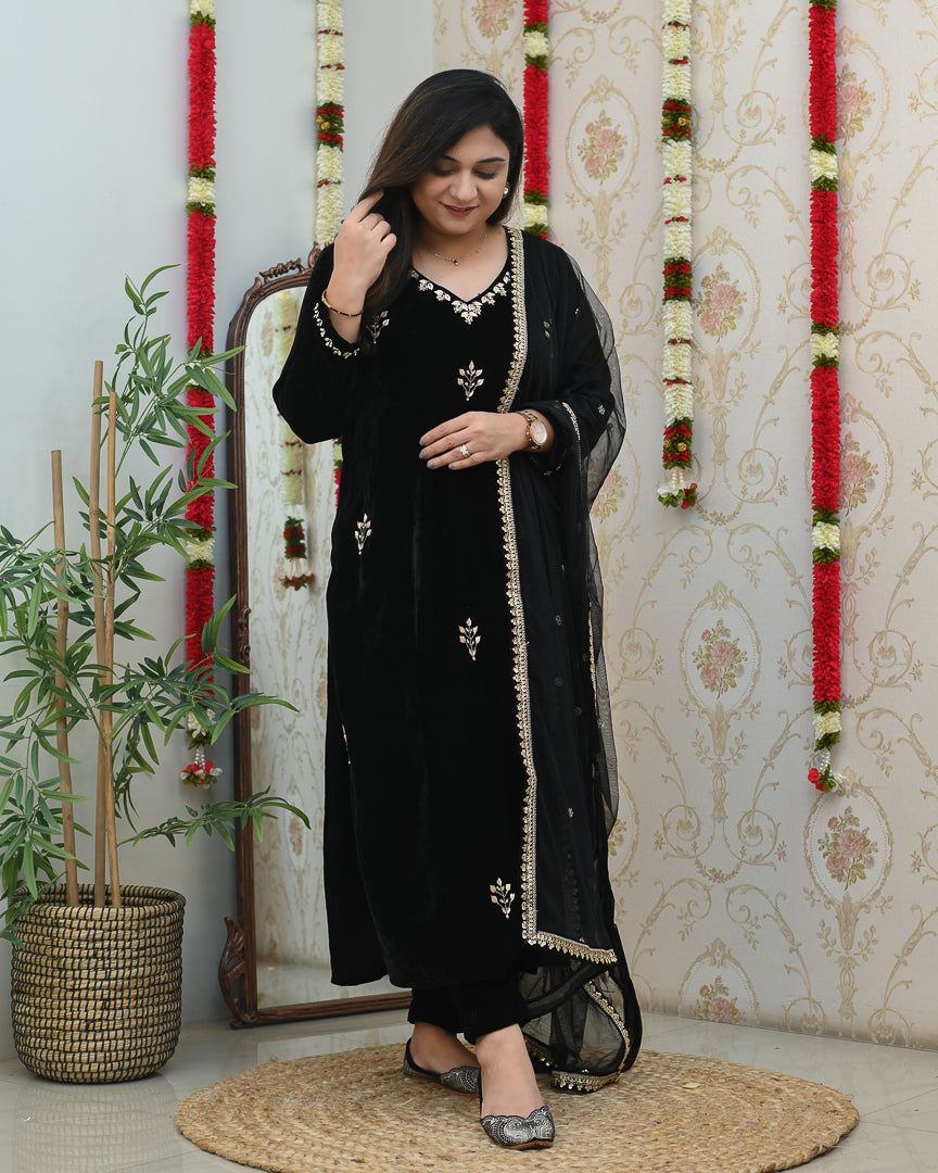 'Rasheeda’  Velvet Hand Embroidered Pant Set - The Jaipur Studio