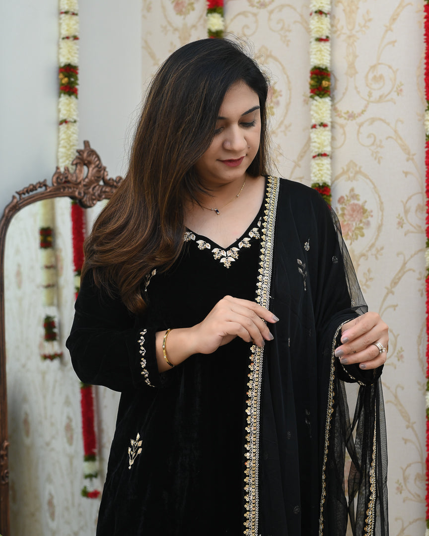 'Rasheeda’  Velvet Hand Embroidered Pant Set - The Jaipur Studio