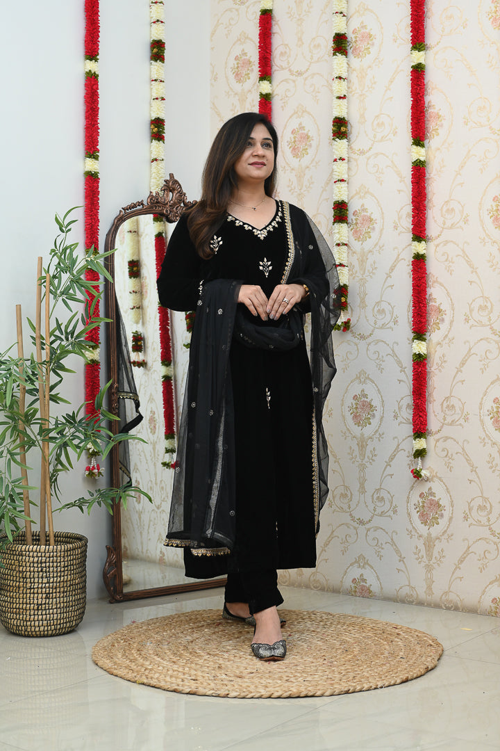 'Rasheeda’  Velvet Hand Embroidered Pant Set - The Jaipur Studio