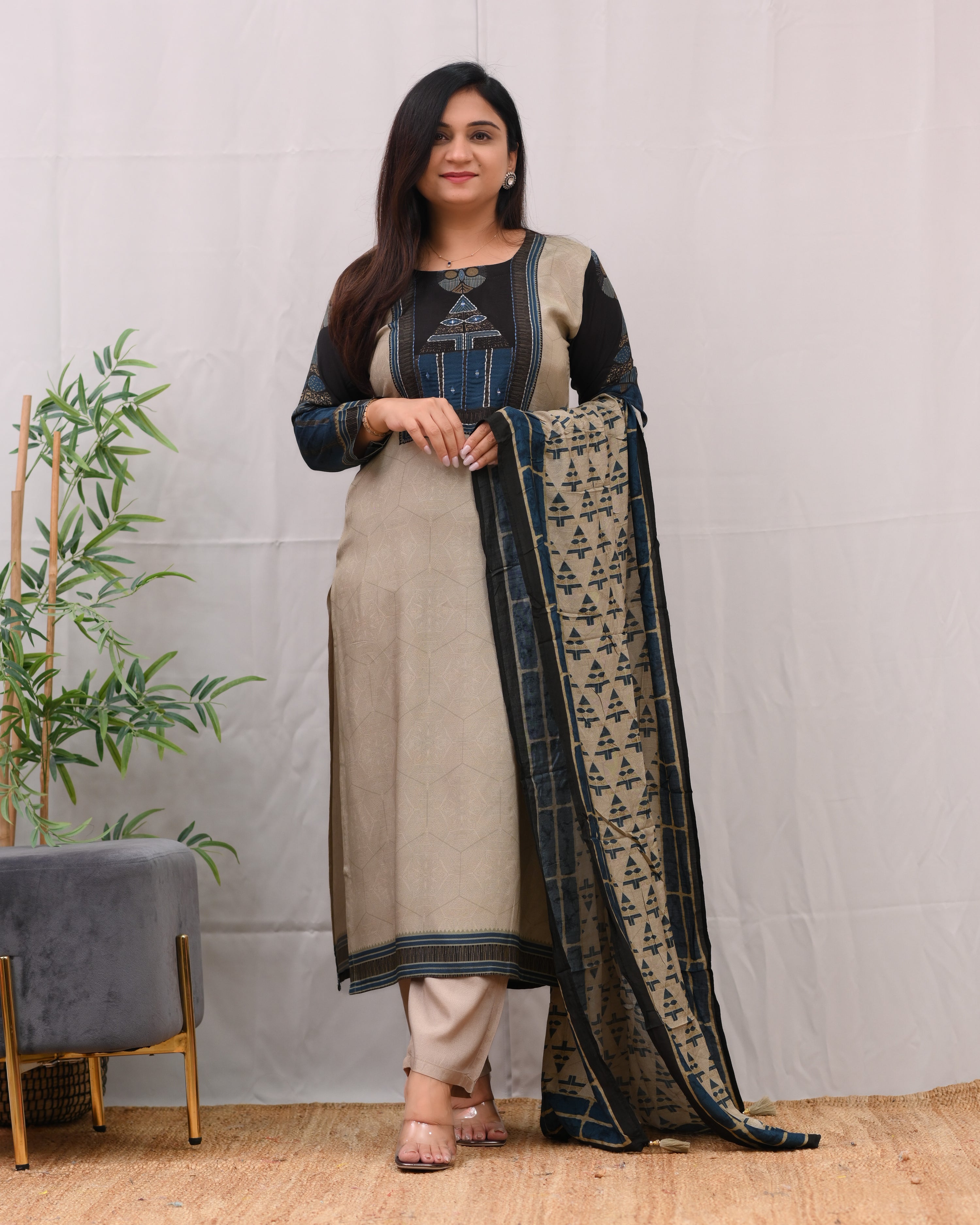 Tanuka Muslin Katha Embroidered Pant Set - The Jaipur Studio