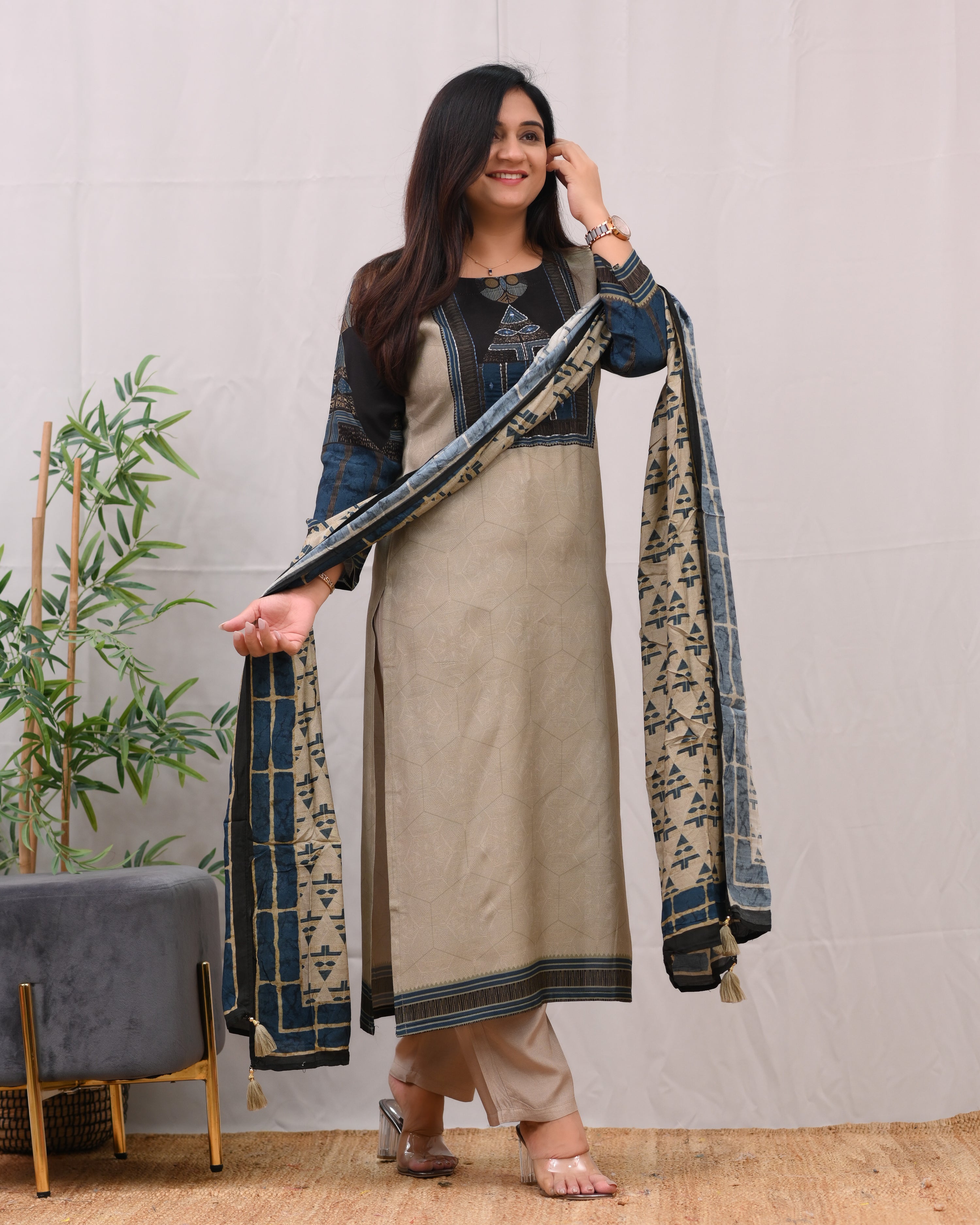 Tanuka Muslin Katha Embroidered Pant Set - The Jaipur Studio