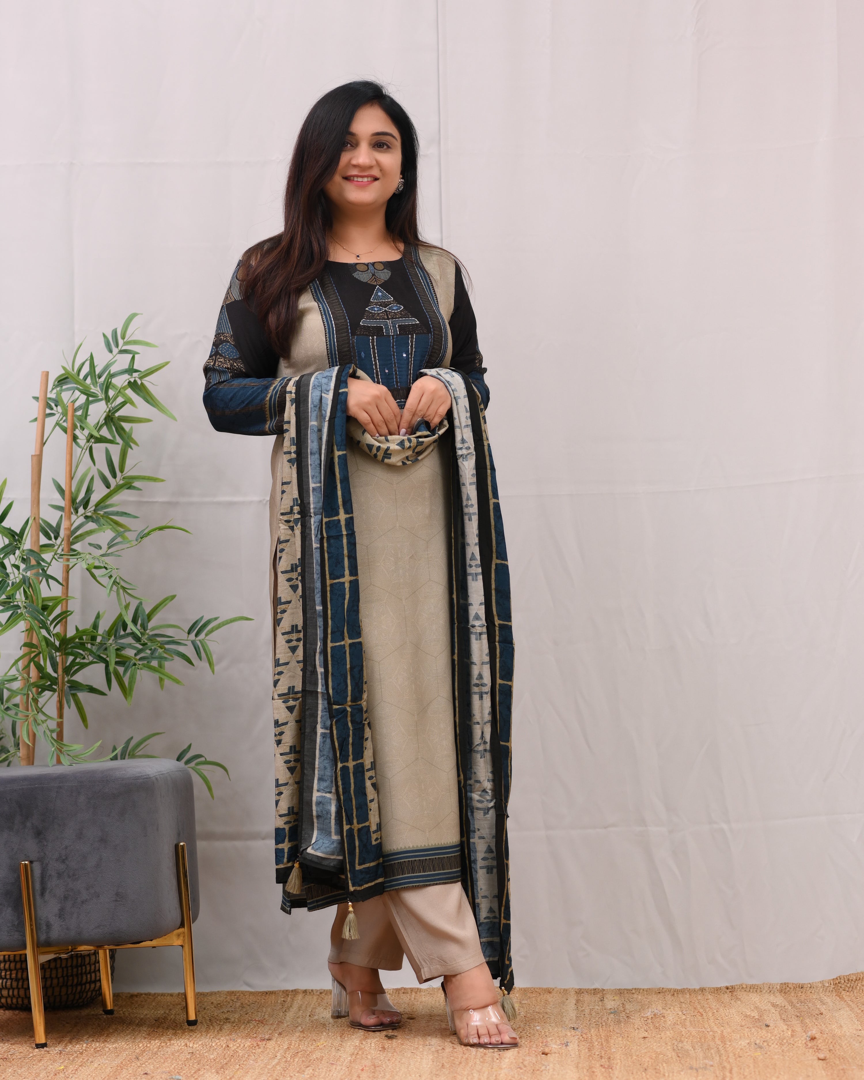 Tanuka Muslin Katha Embroidered Pant Set - The Jaipur Studio