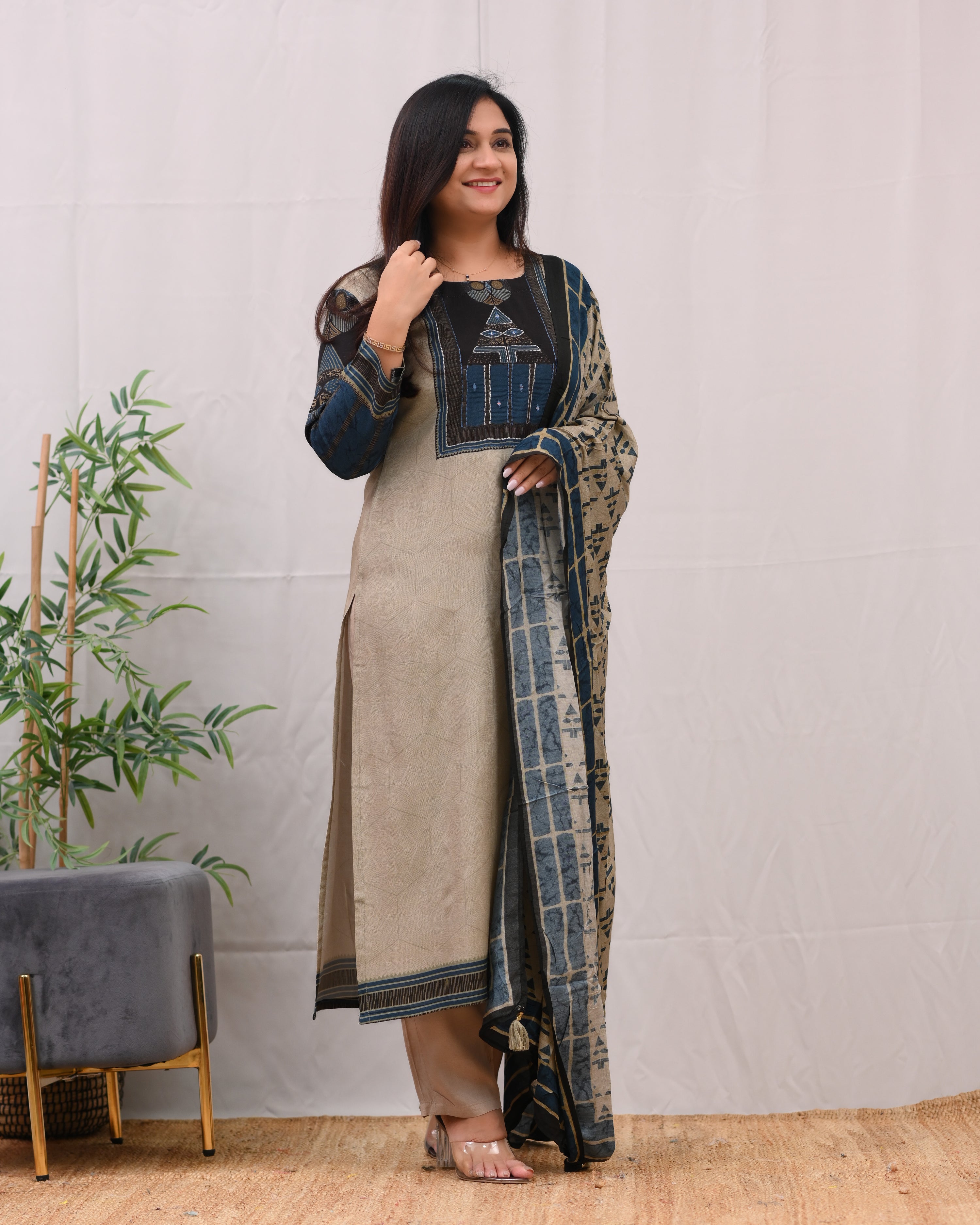 Tanuka Muslin Katha Embroidered Pant Set - The Jaipur Studio