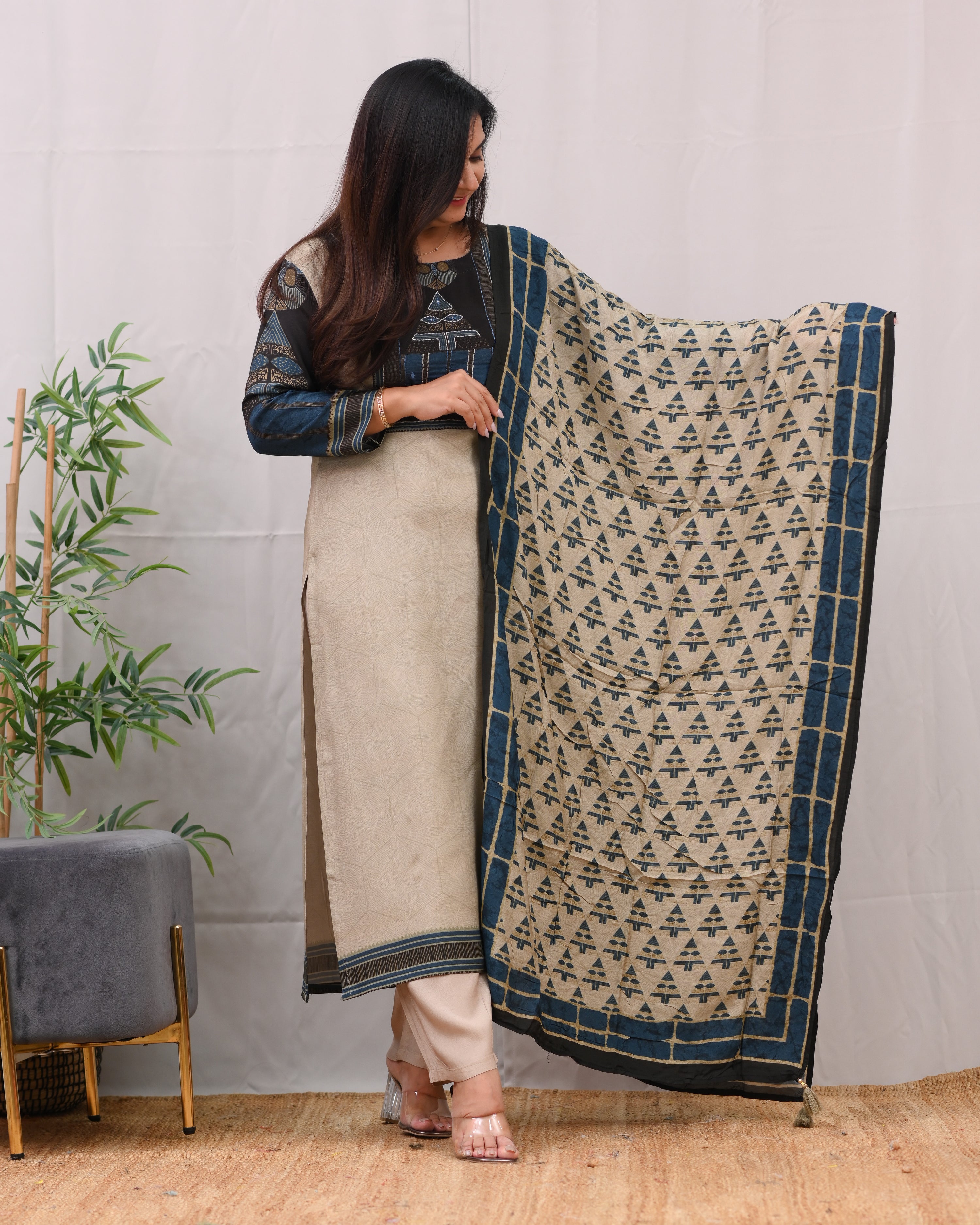 Tanuka Muslin Katha Embroidered Pant Set - The Jaipur Studio