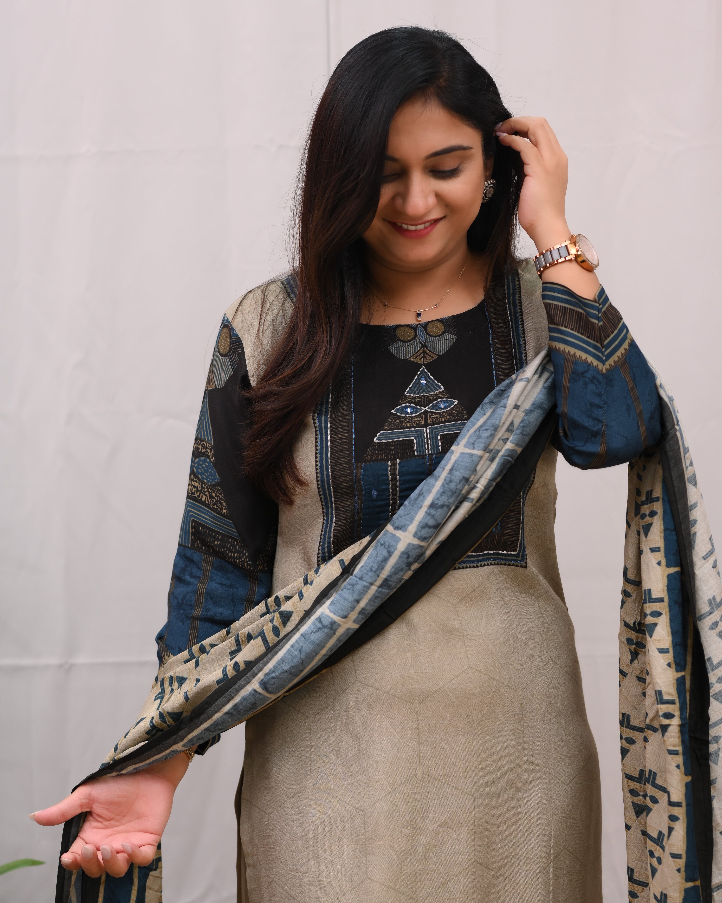 Tanuka Muslin Katha Embroidered Pant Set - The Jaipur Studio