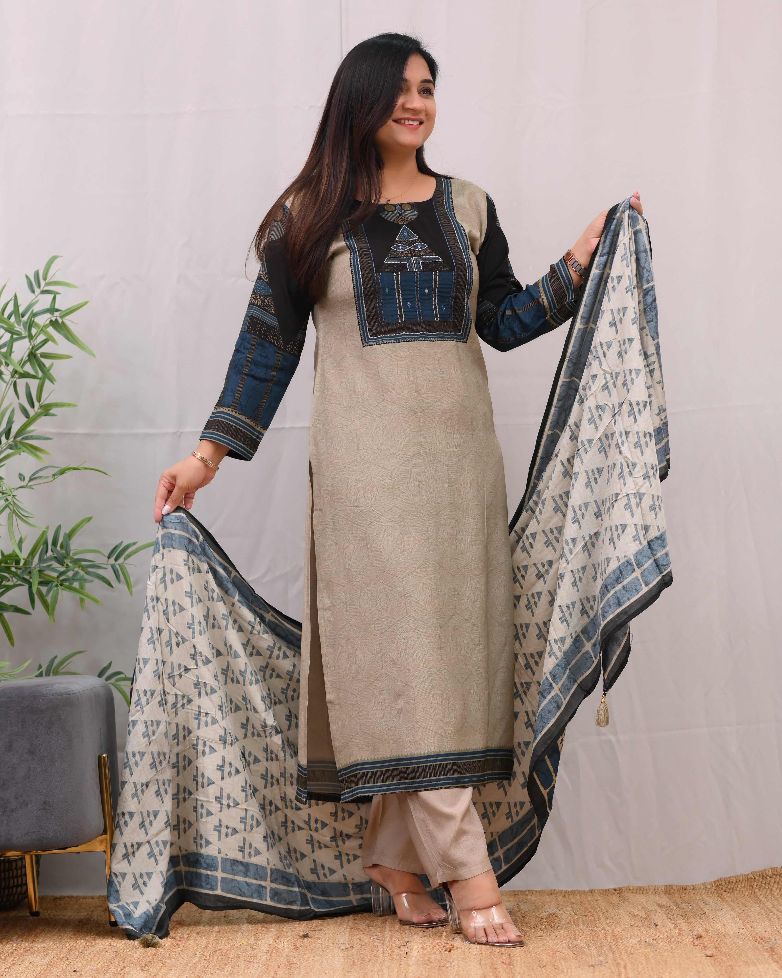 Tanuka Muslin Katha Embroidered Pant Set - The Jaipur Studio