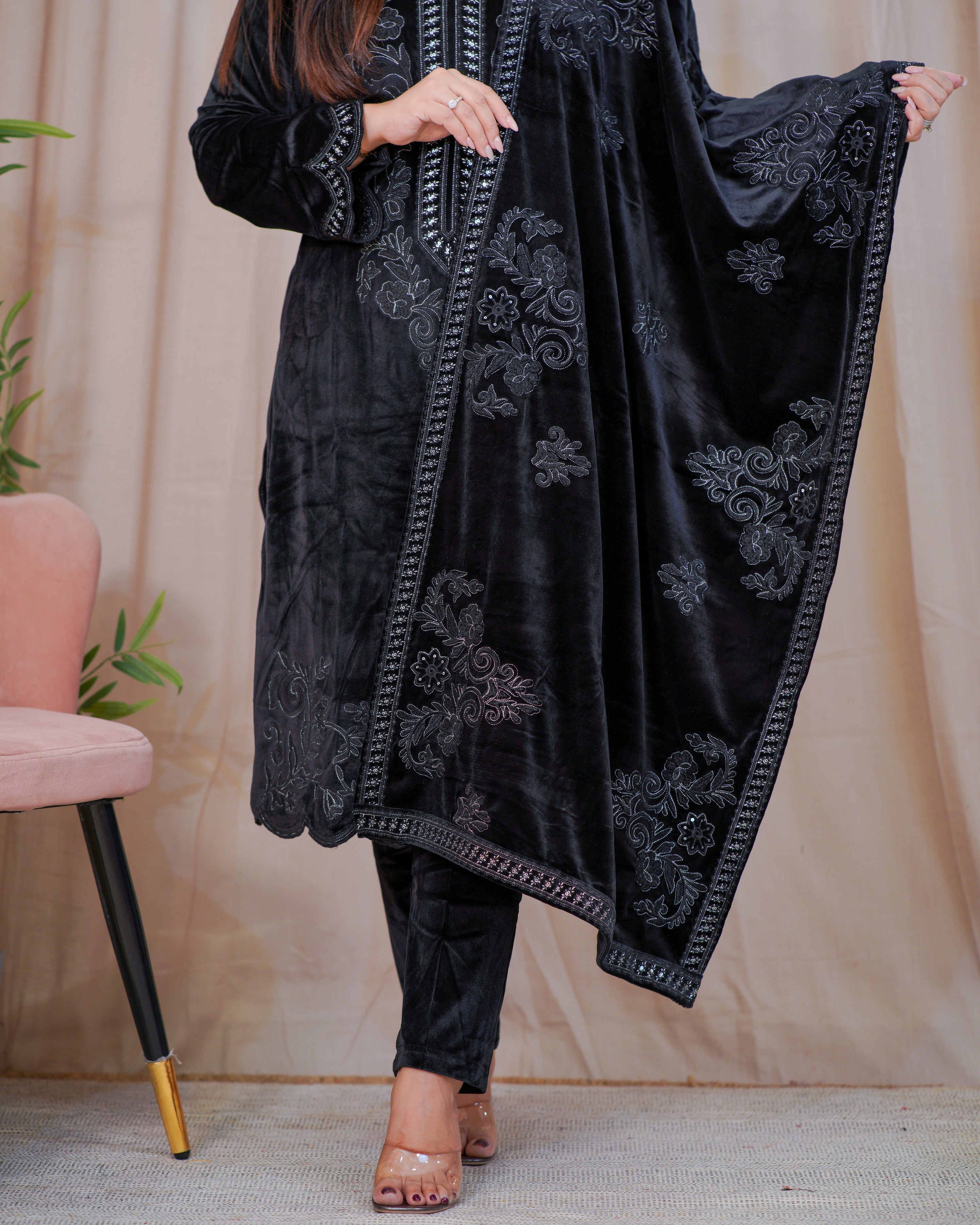 Ajooni Embroidered Premium Velvet Pant set - The Jaipur Studio
