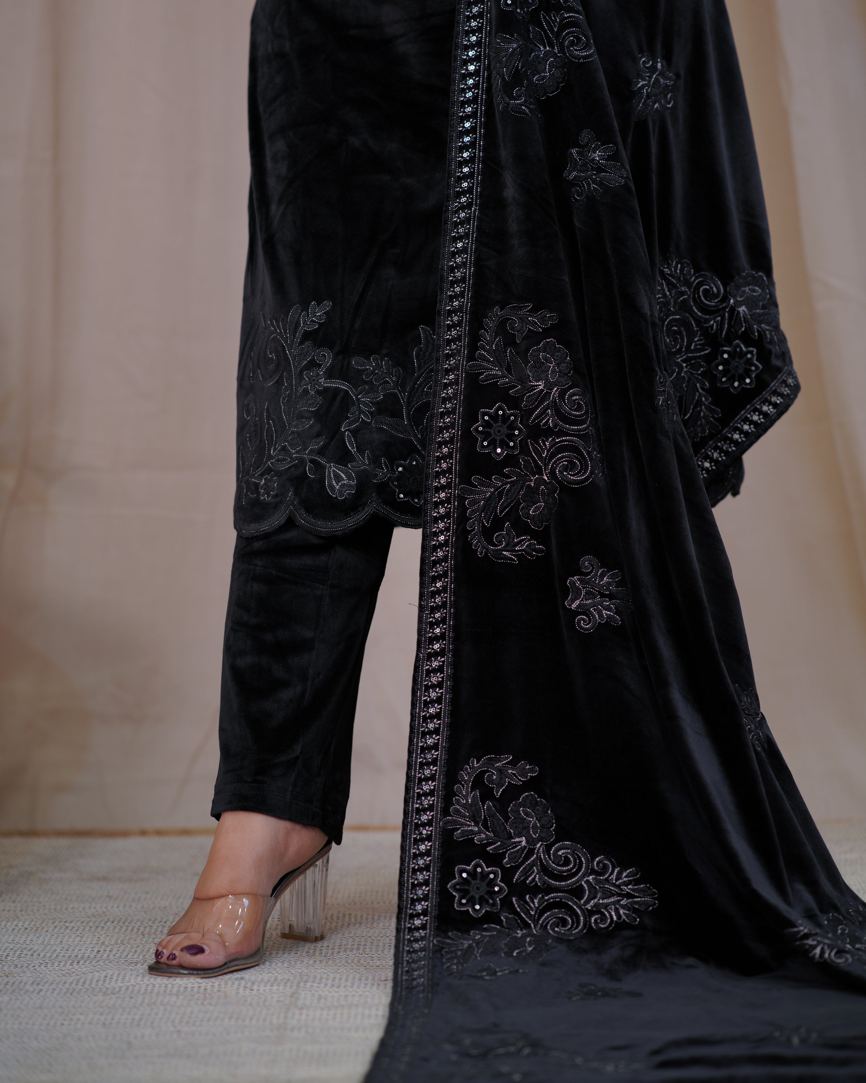 Ajooni Embroidered Premium Velvet Pant set - The Jaipur Studio