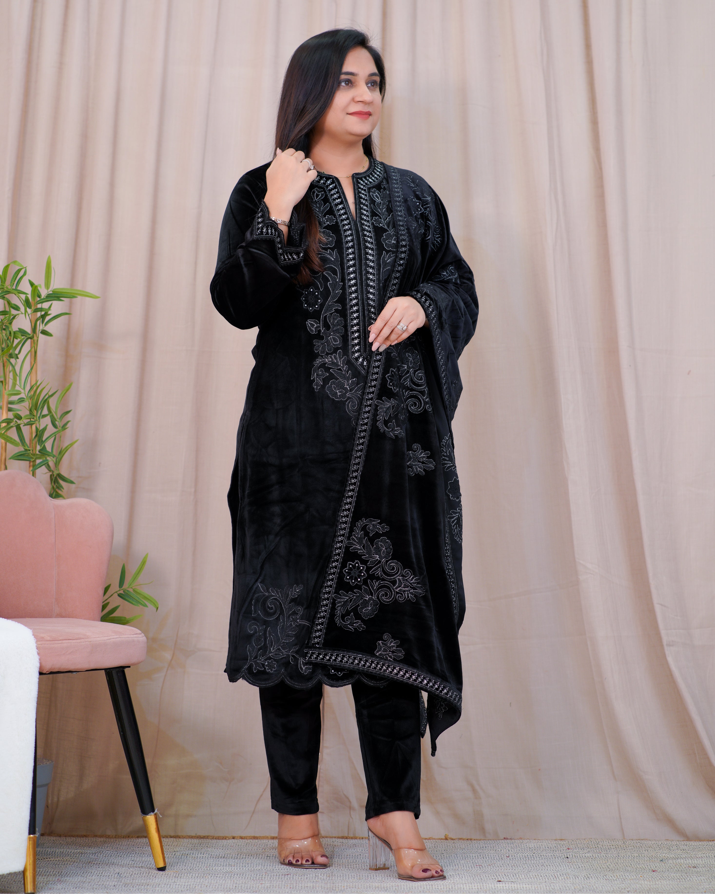 Ajooni Embroidered Premium Velvet Pant set - The Jaipur Studio