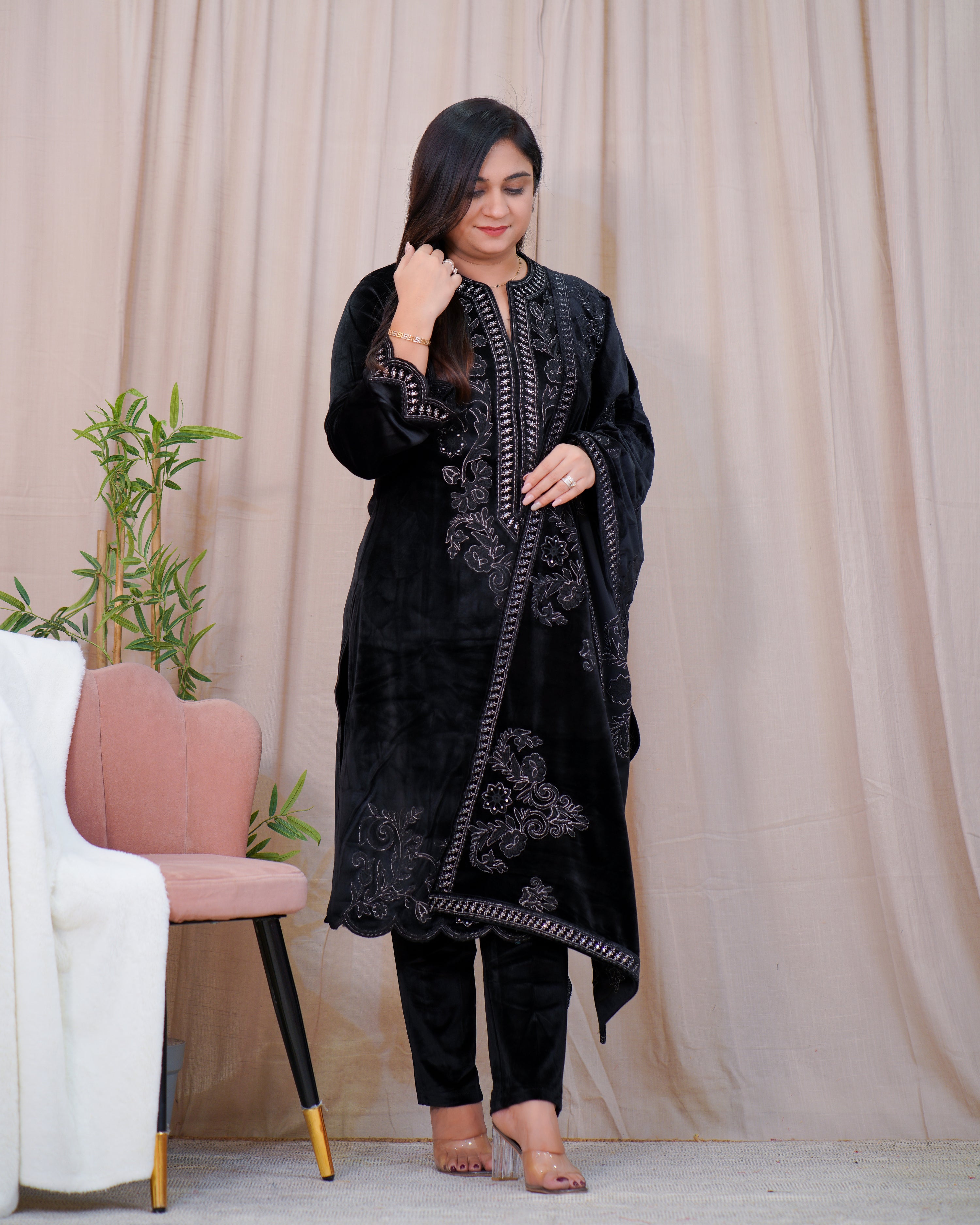 Ajooni Embroidered Premium Velvet Pant set - The Jaipur Studio