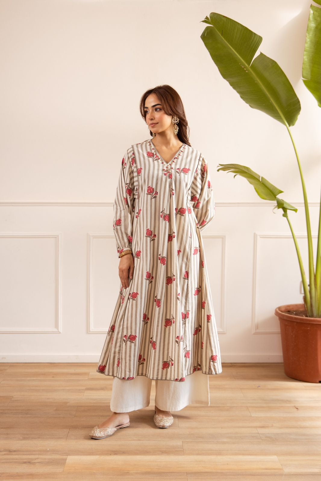 Zoya Offwhite Floral A-line Embroidered Kurta Set