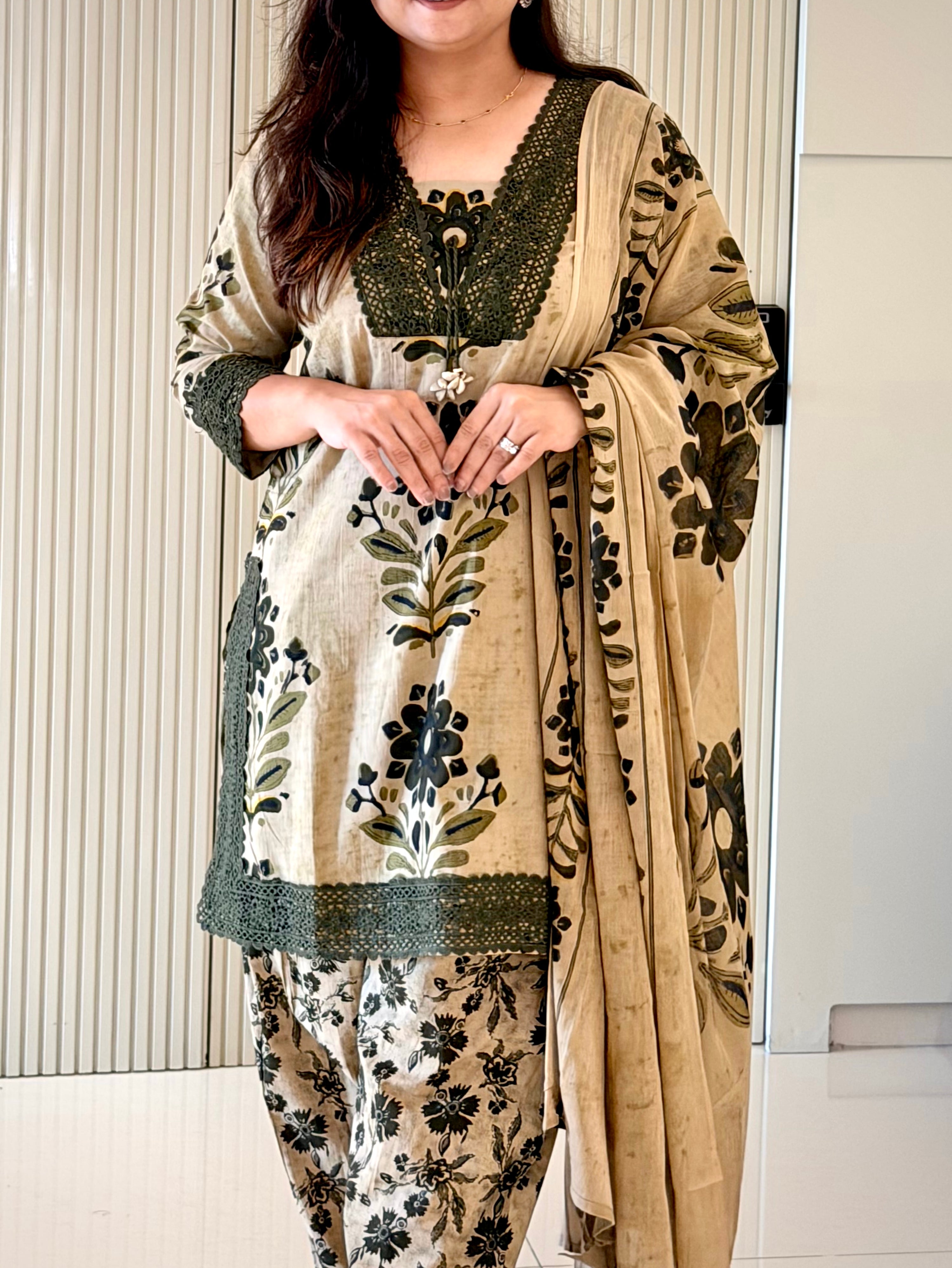 Varusha Green Cotton Floral Farshi Dupatta Set