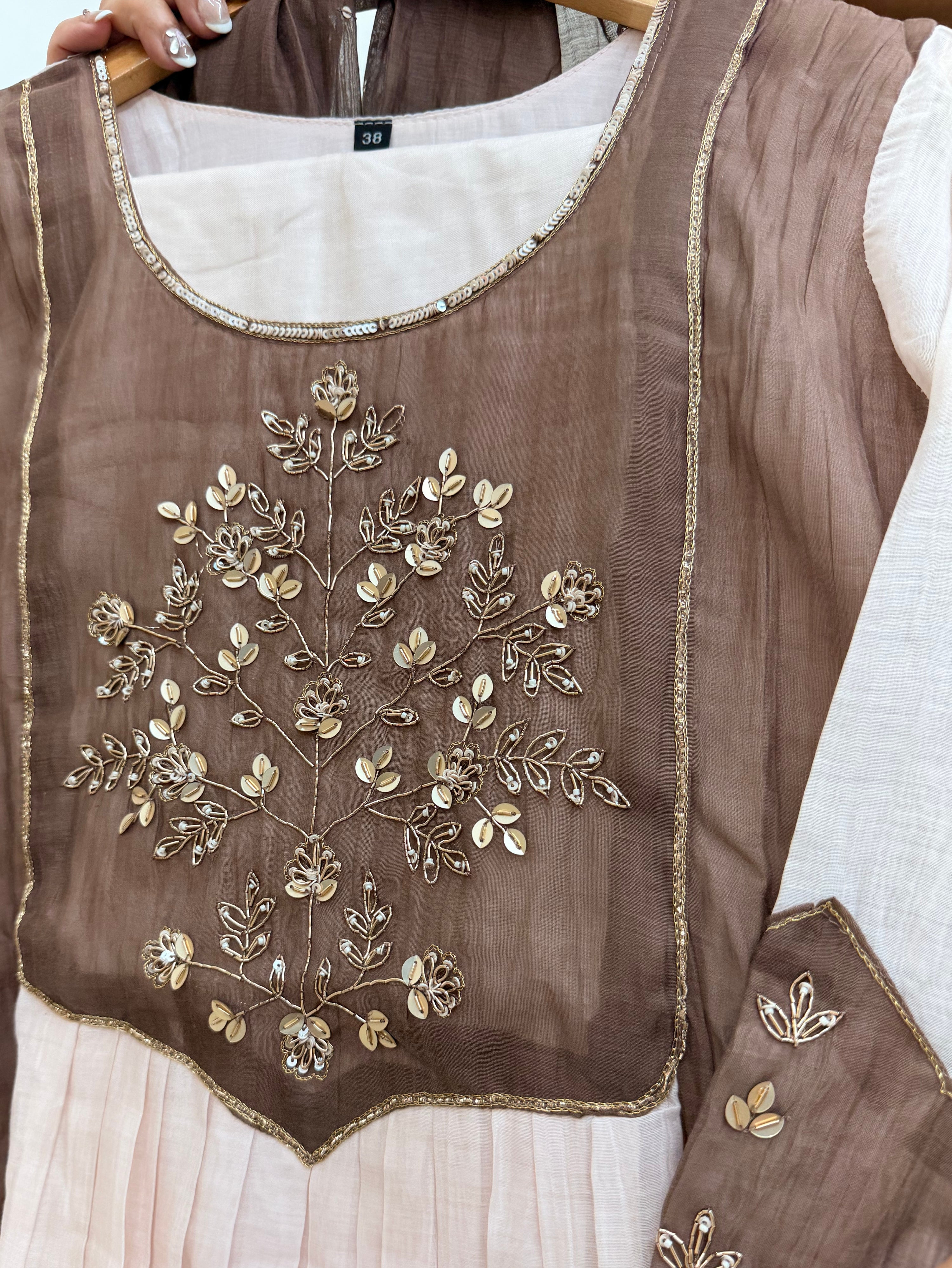 Vareeha Mul Chanderi HandEmbroidered A-line Dupatta Set