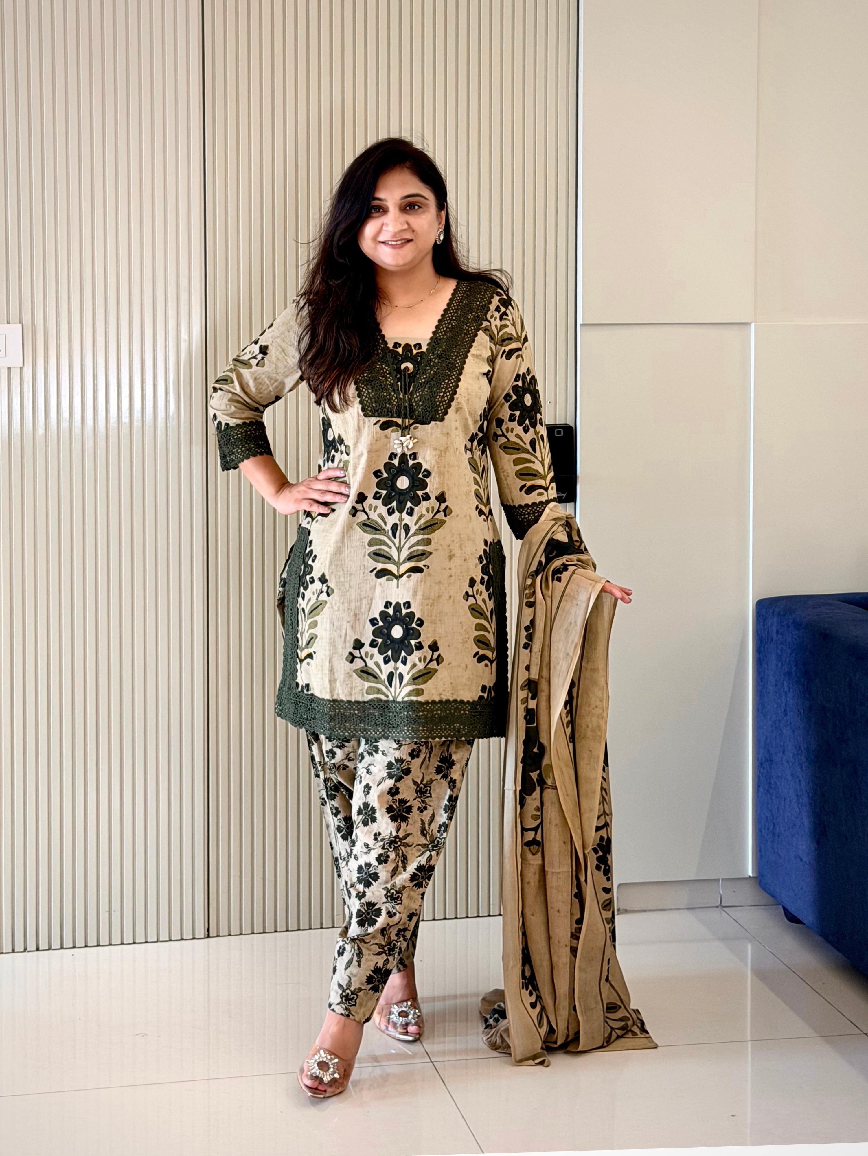 Varusha Green Cotton Floral Farshi Dupatta Set