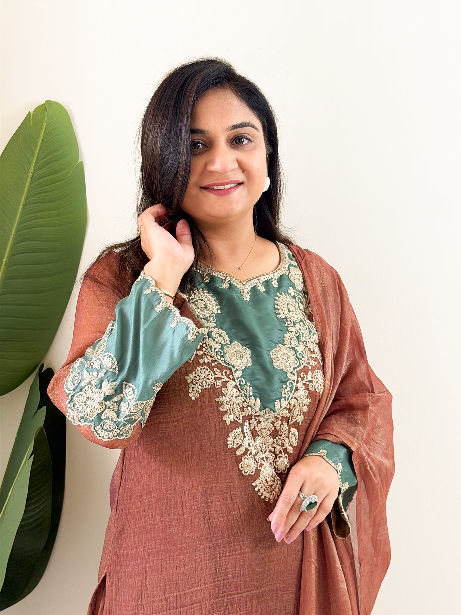 Kanika Shimmer Tissue Applique Detailed Dupatta Set