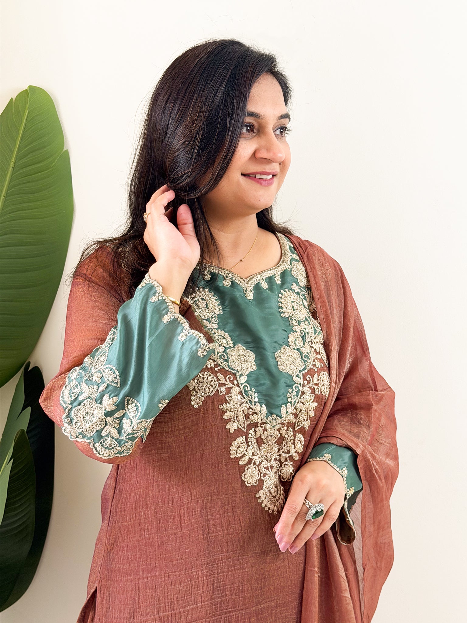 Kanika Shimmer Tissue Applique Detailed Dupatta Set