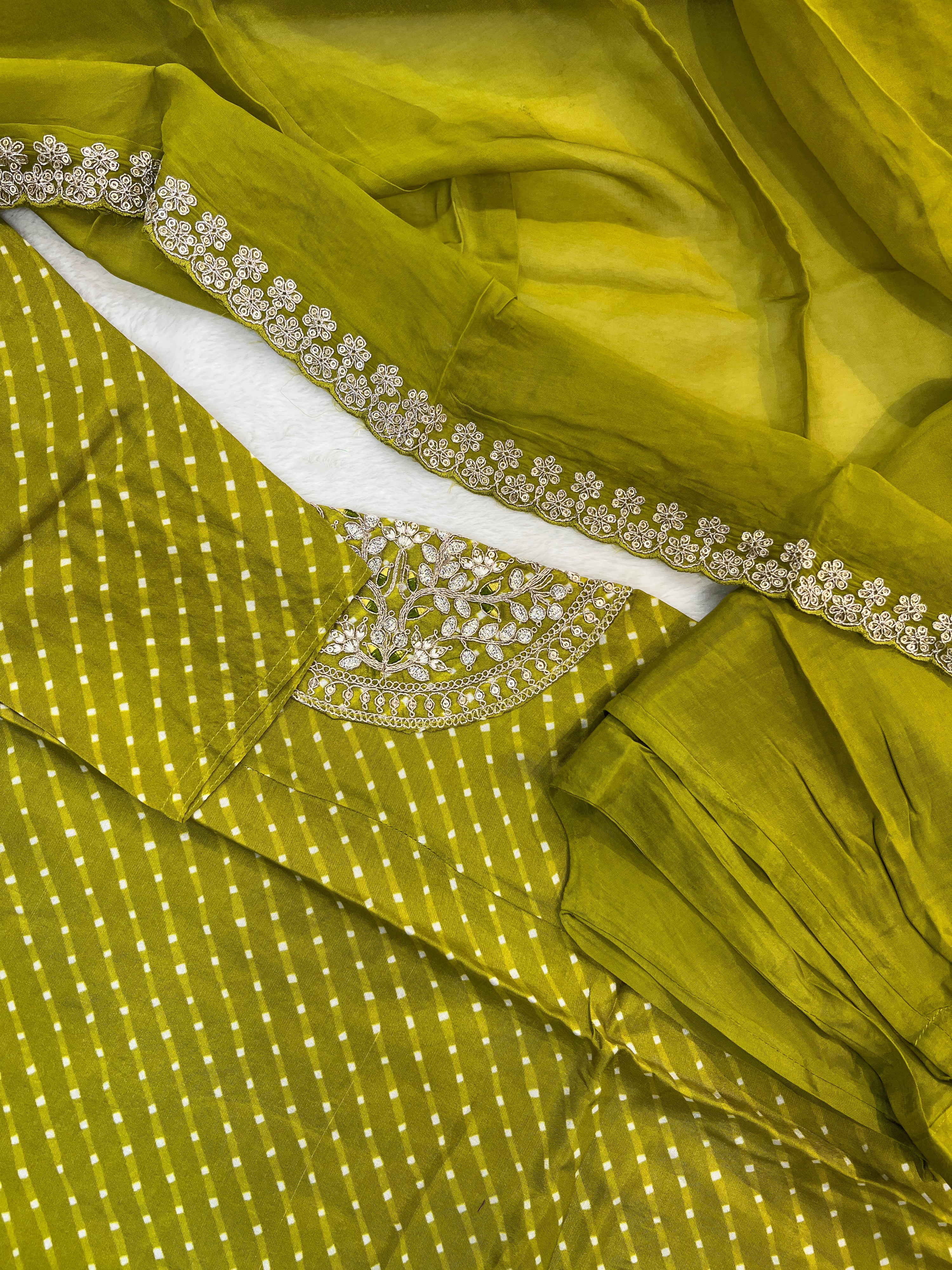 Zyra Bandhani Silk Embroidered Pant Set