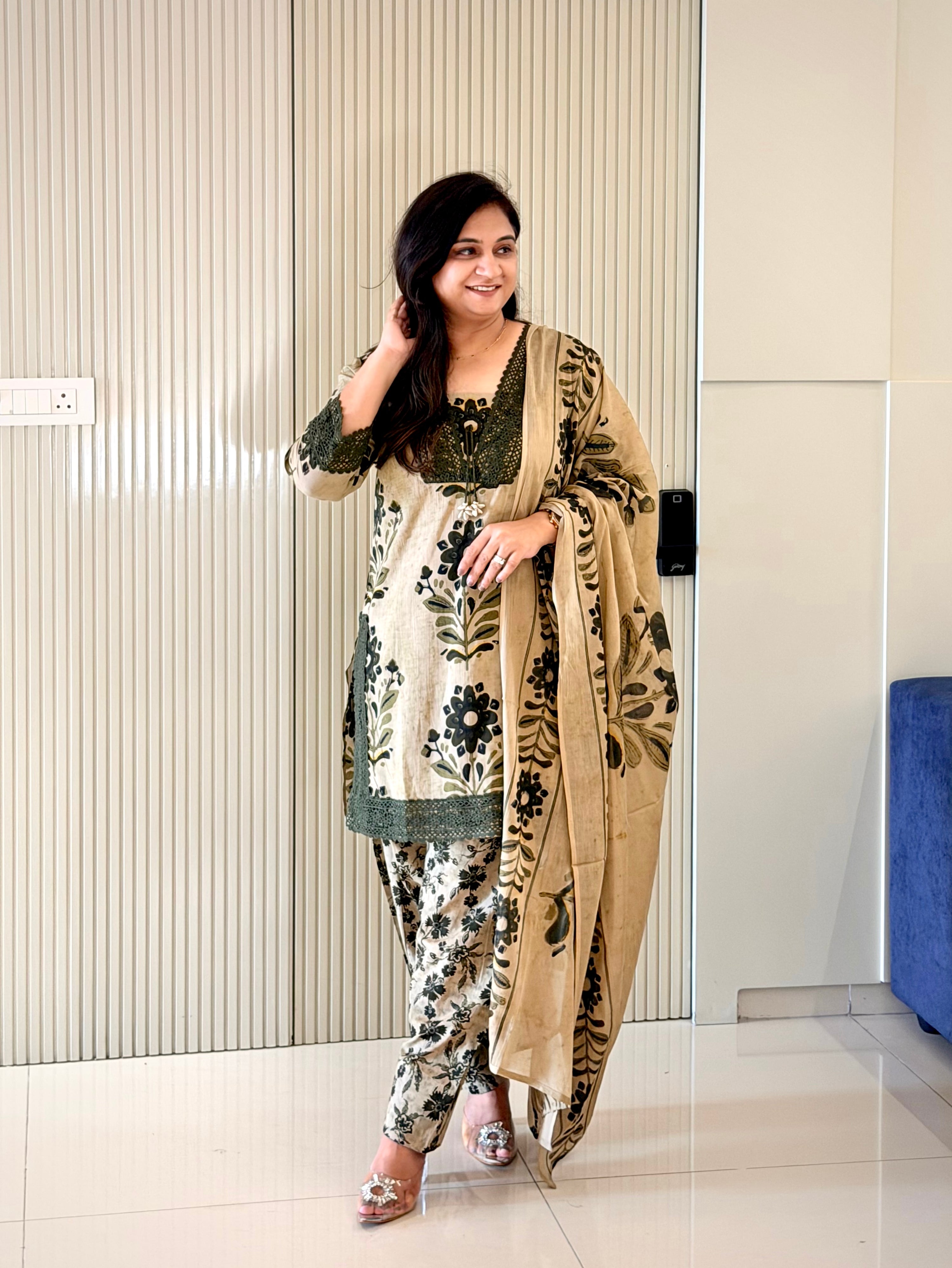 Varusha Green Cotton Floral Farshi Dupatta Set