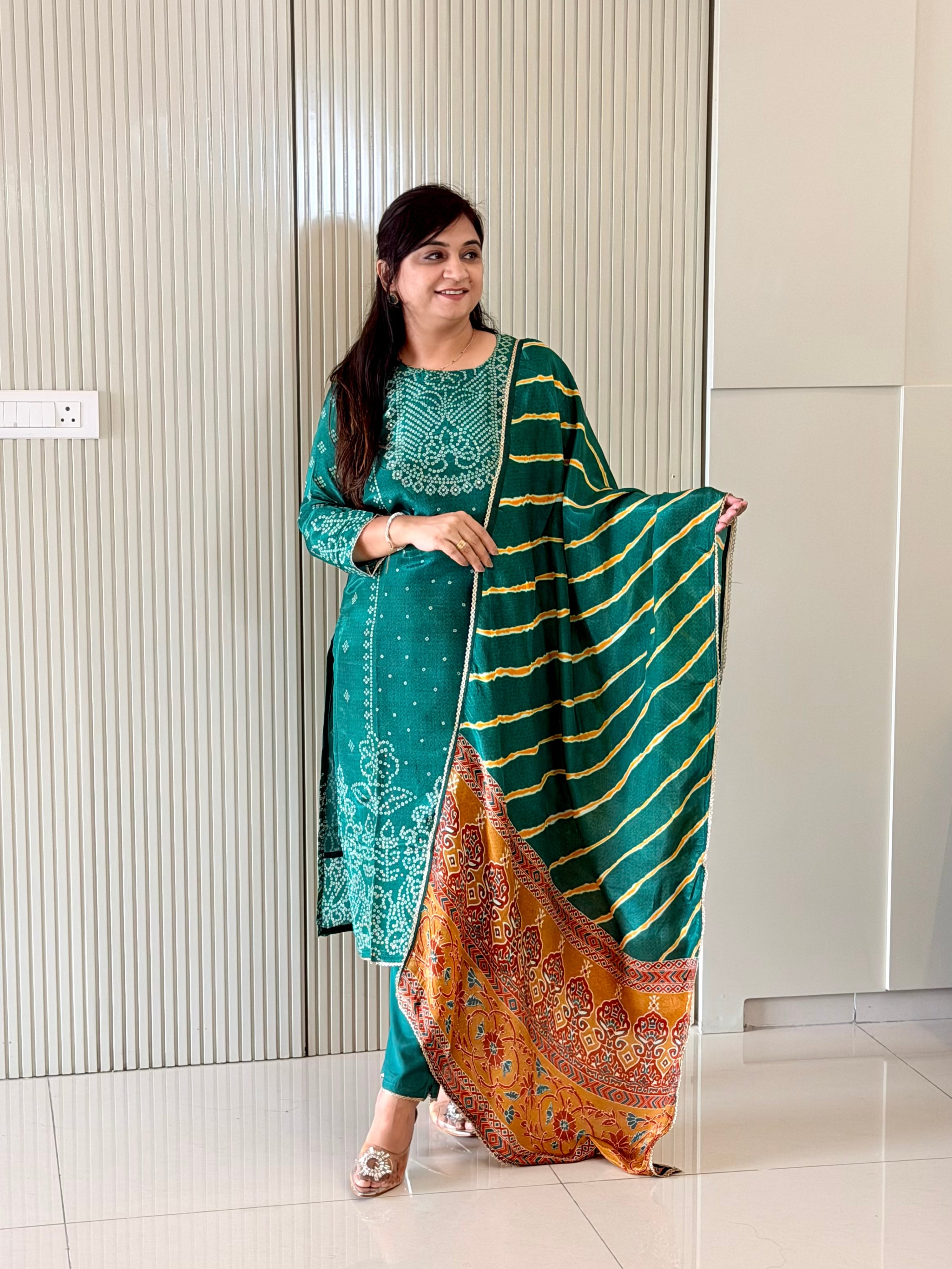 Jalsa Green Crepe Bandhani Embroidered Dupatta Set