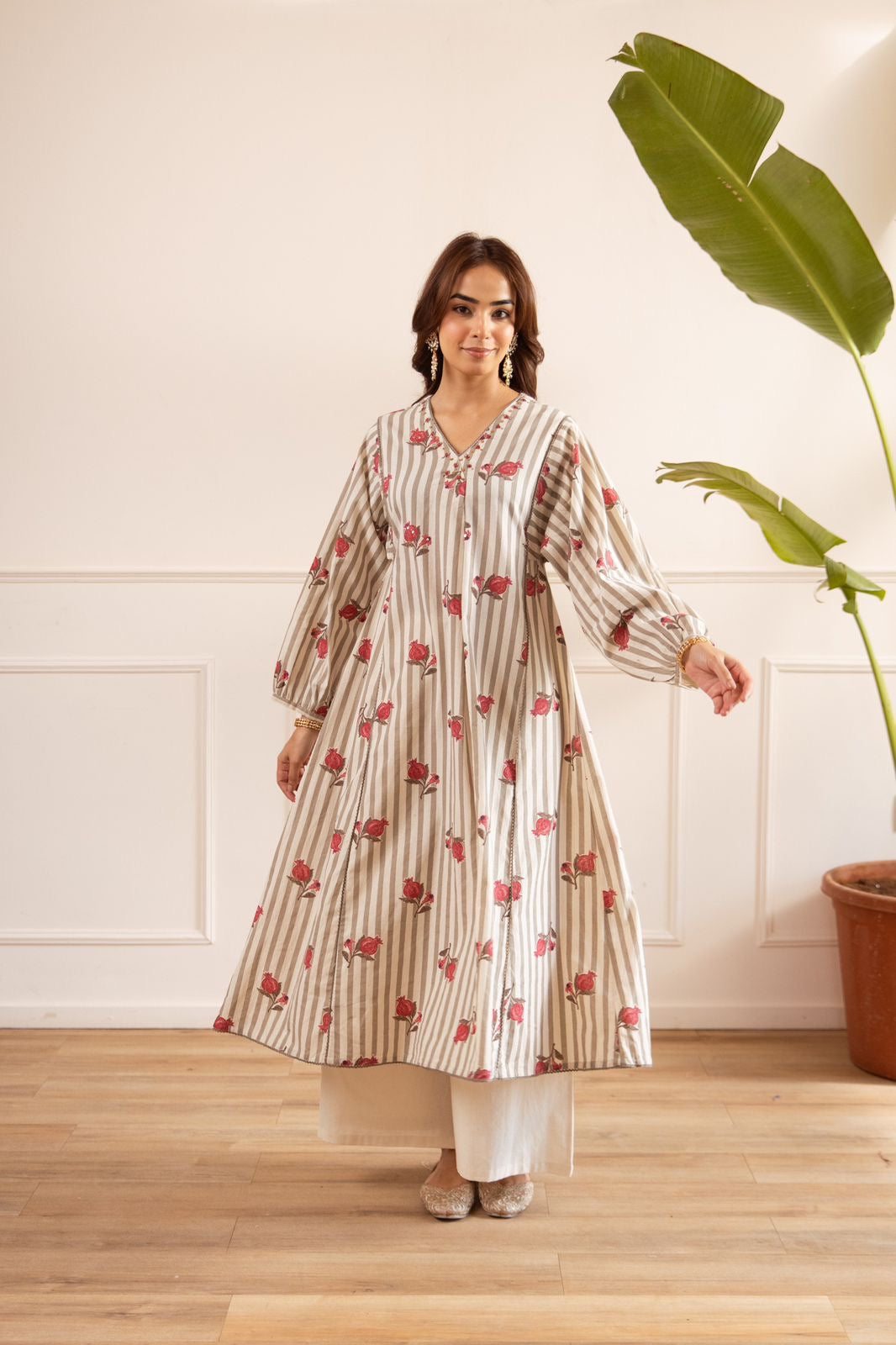Zoya Offwhite Floral A-line Embroidered Kurta Set