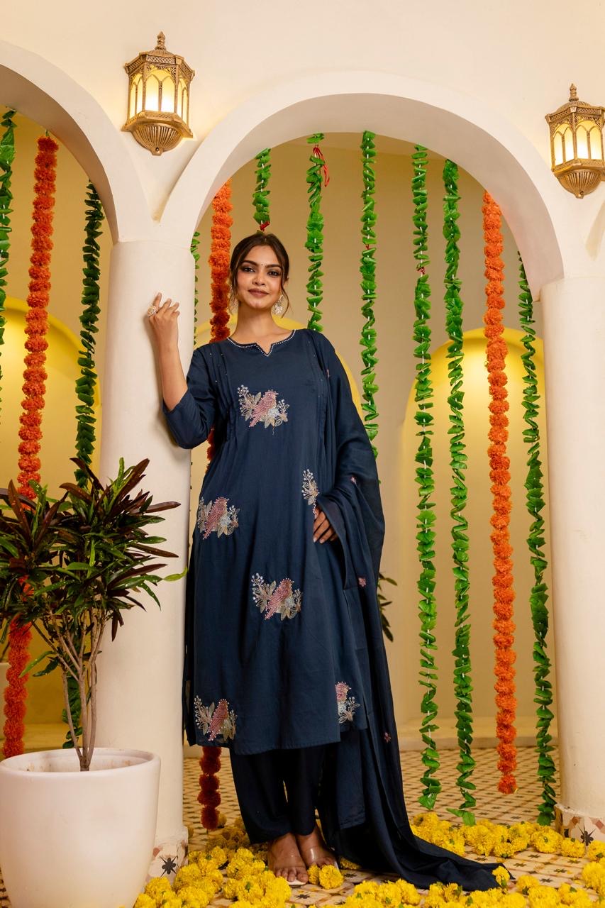 Roshni MulCotton Hand Detailed Pant Set