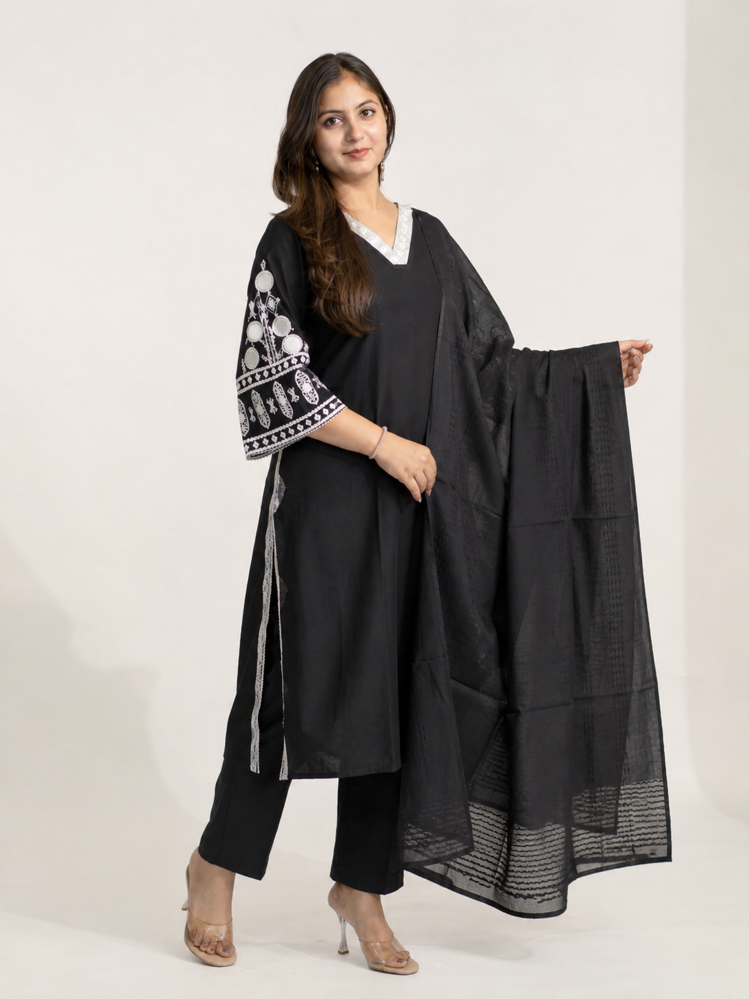 Siya Cotton Kutch Embroidered Straight Dupatta Set