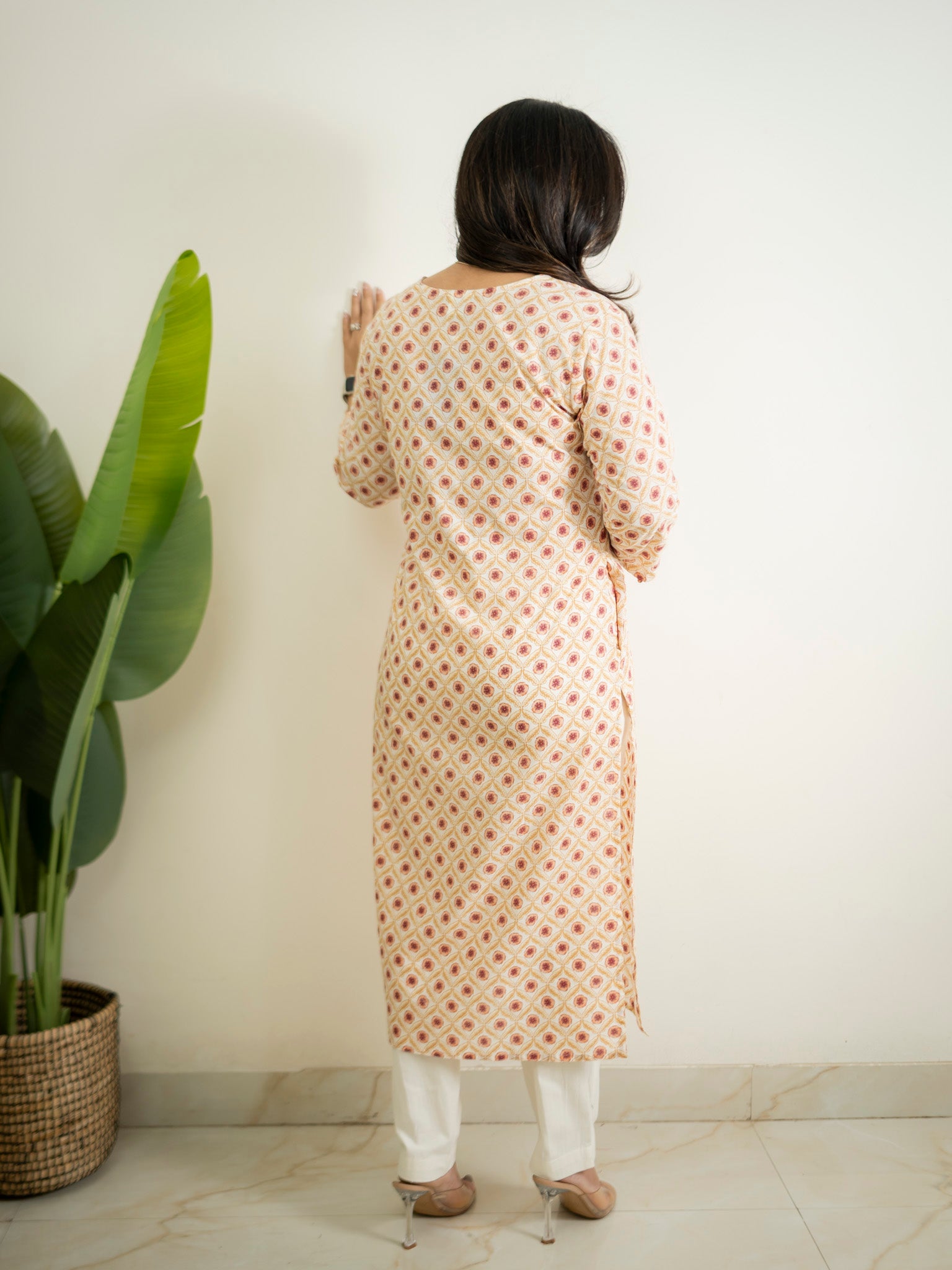 Offwhite Floral Cotton Casual Straight Kurta