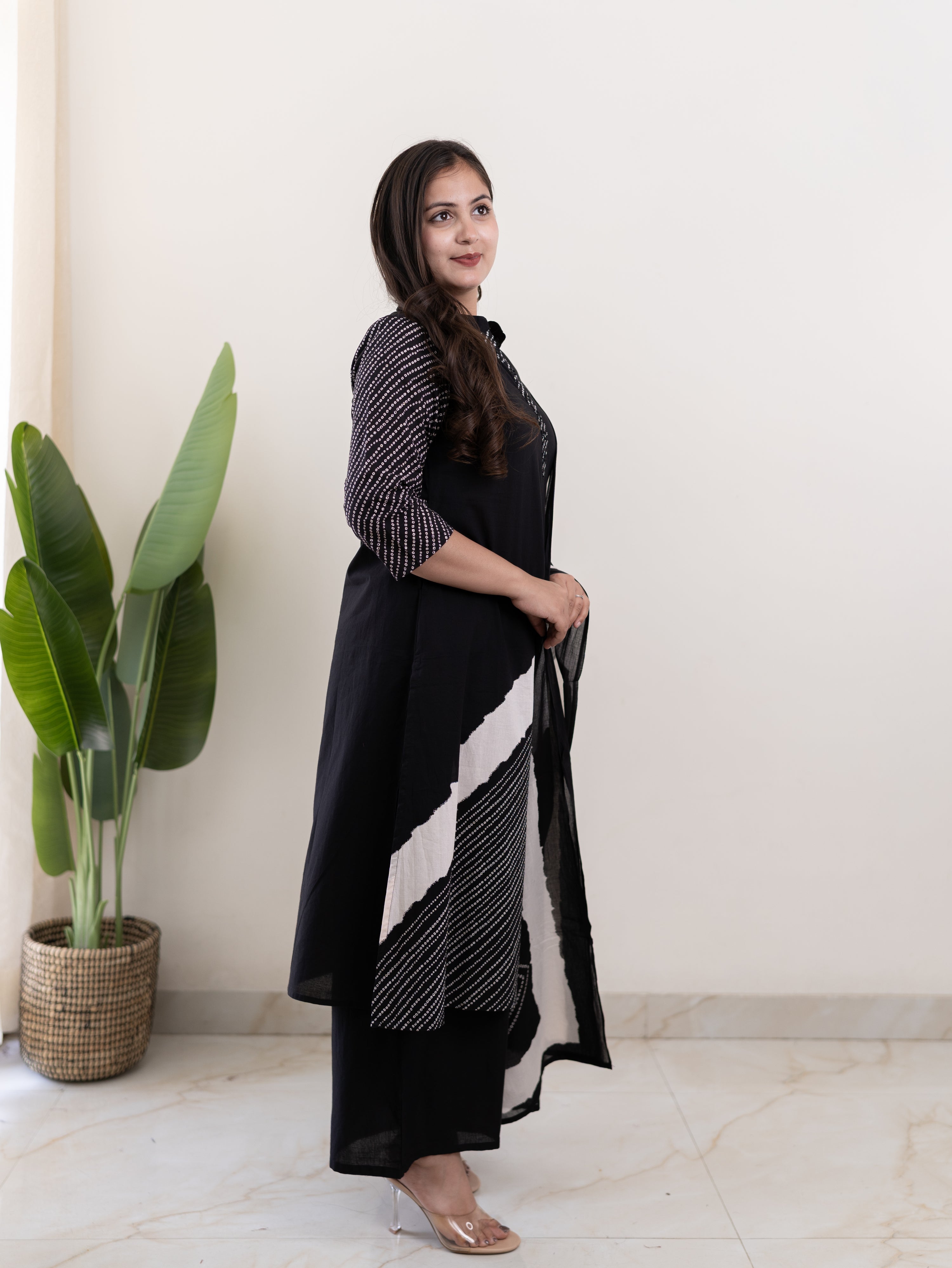 Isra Black Cotton Bandhani Straight Dupatta Set