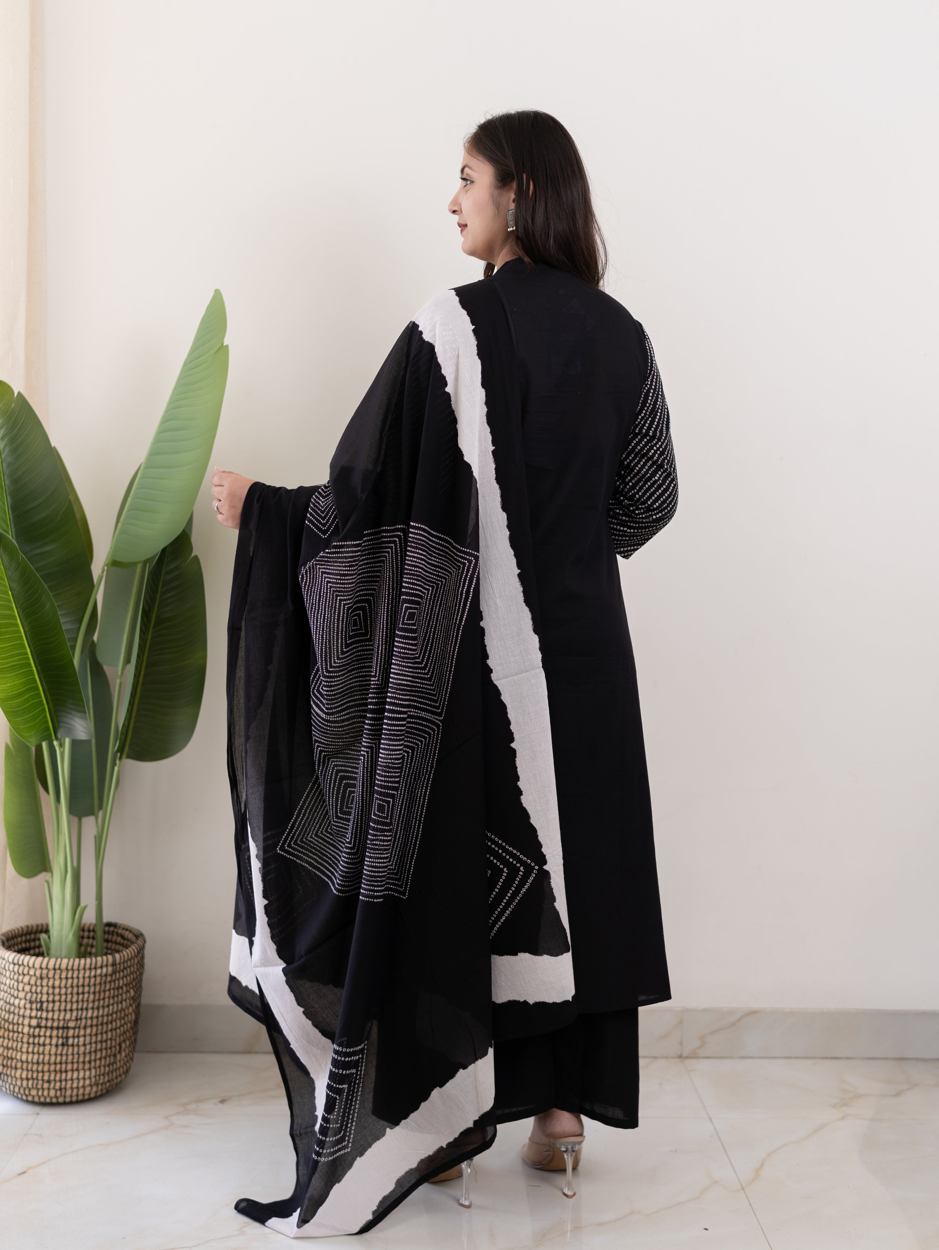 Isra Black Cotton Bandhani Straight Dupatta Set