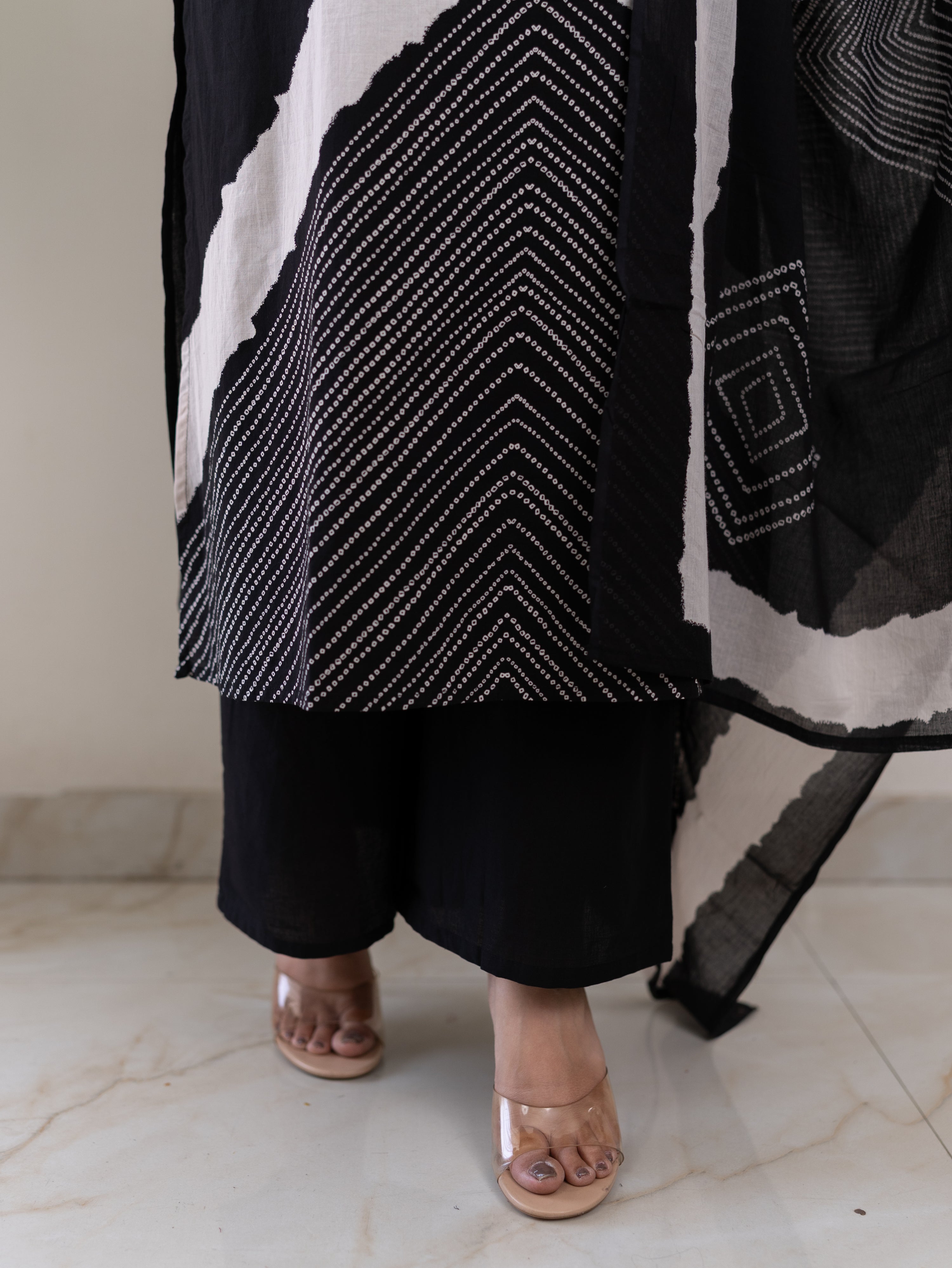 Isra Black Cotton Bandhani Straight Dupatta Set