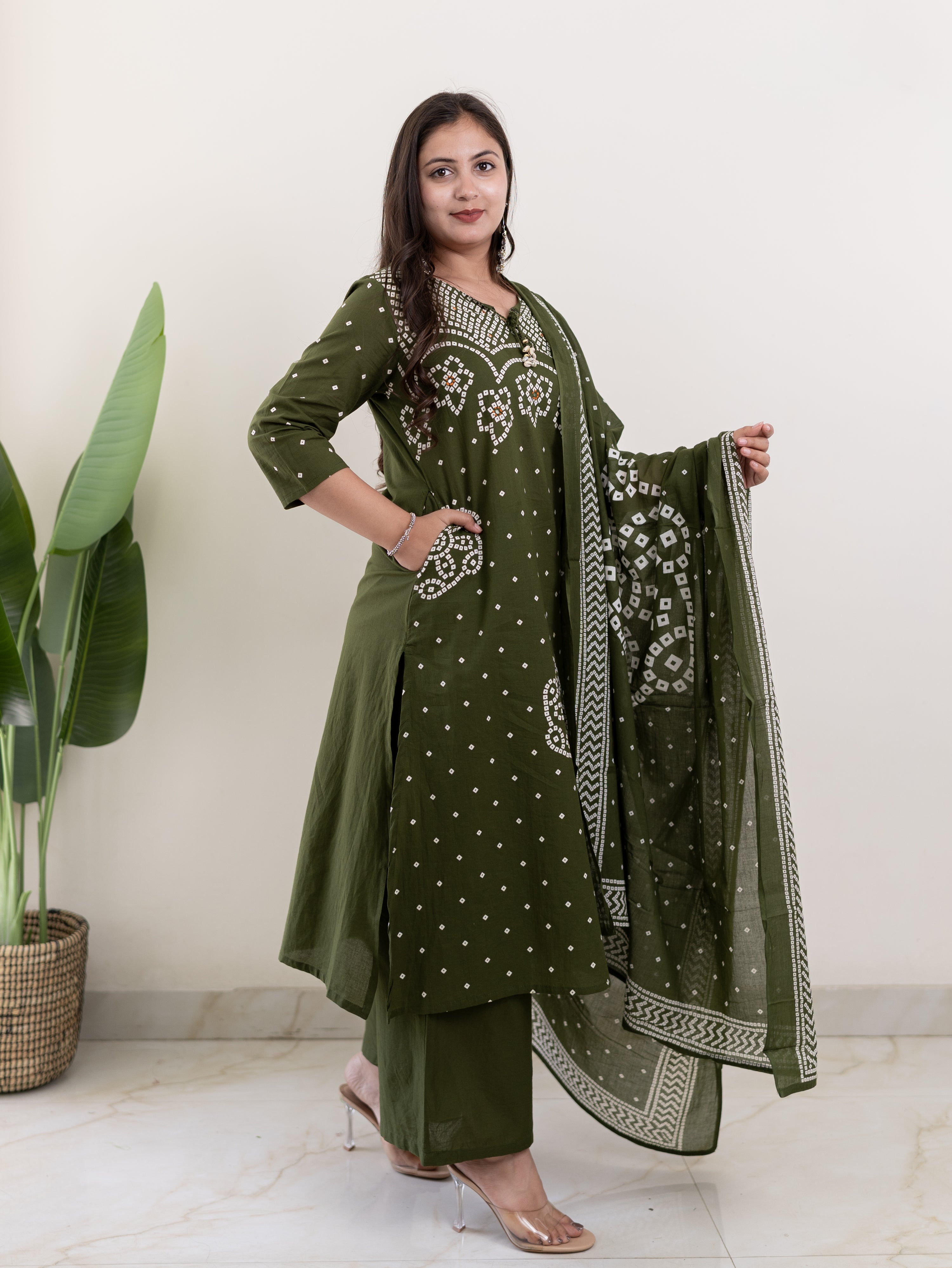 Mishi Green Cotton Bandhani Straight Dupatta Set