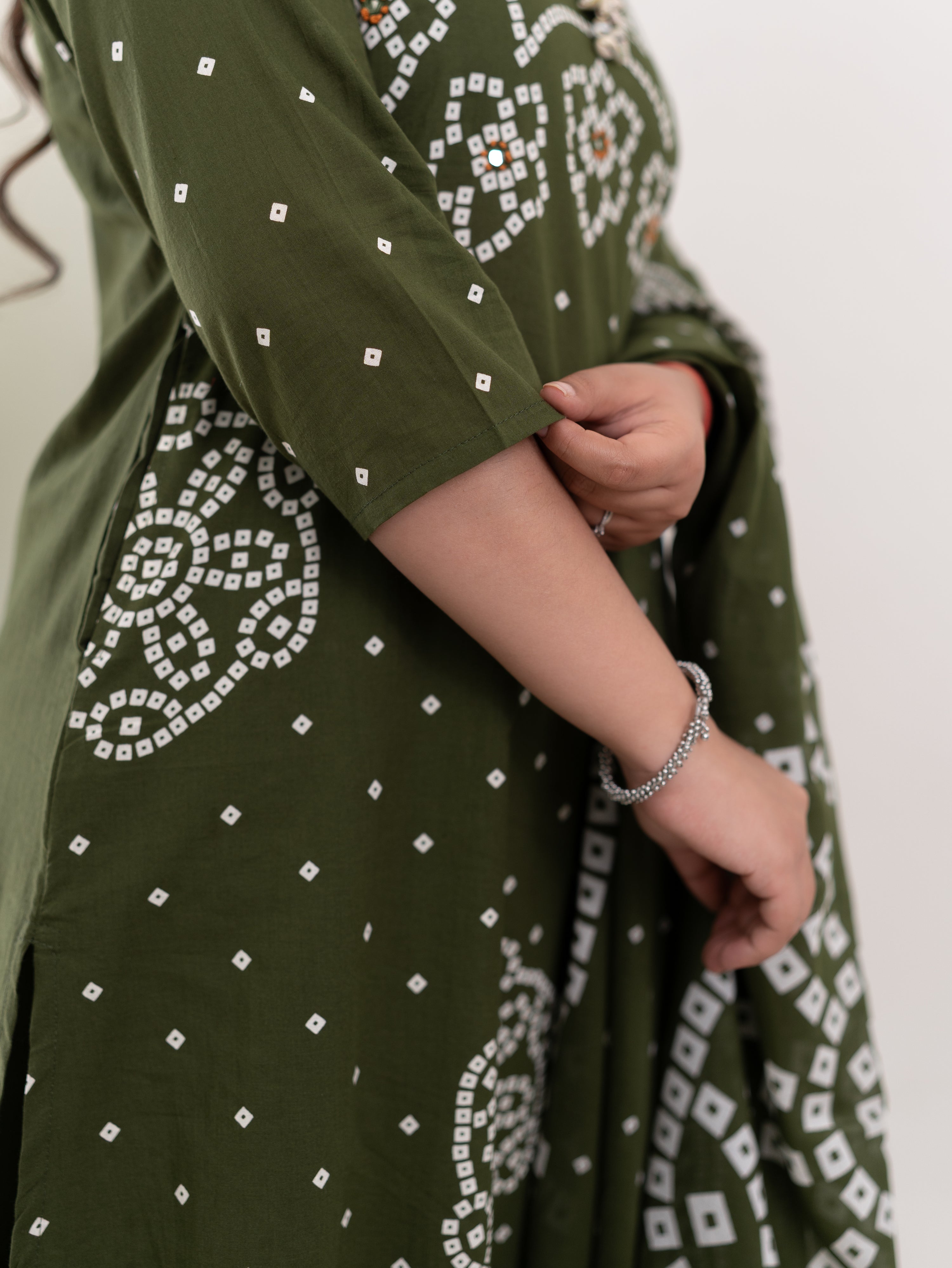 Mishi Green Cotton Bandhani Straight Dupatta Set