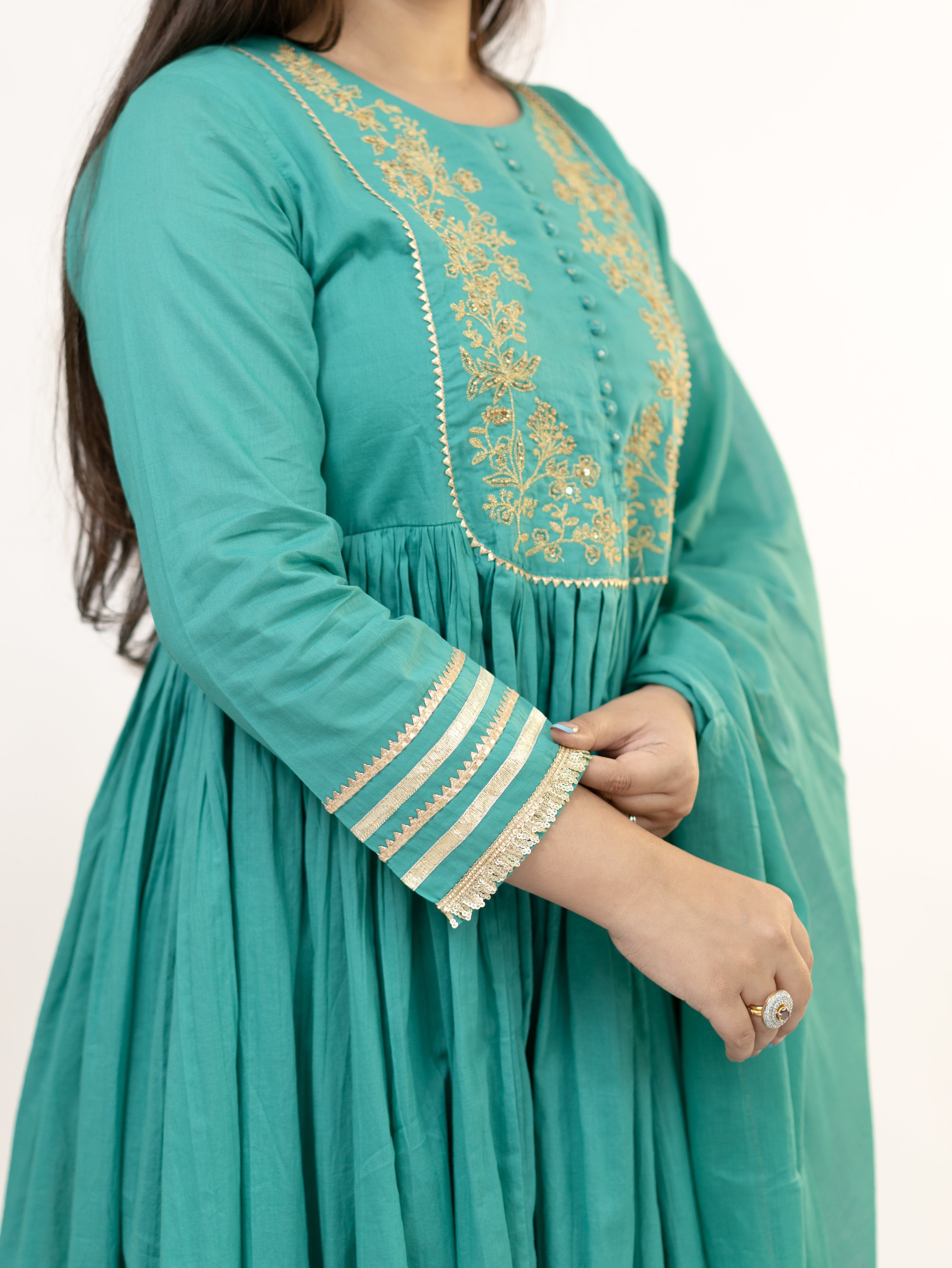 Mocha Green Mul Cotton Embroidered Gotta Detailed Dupatta Set