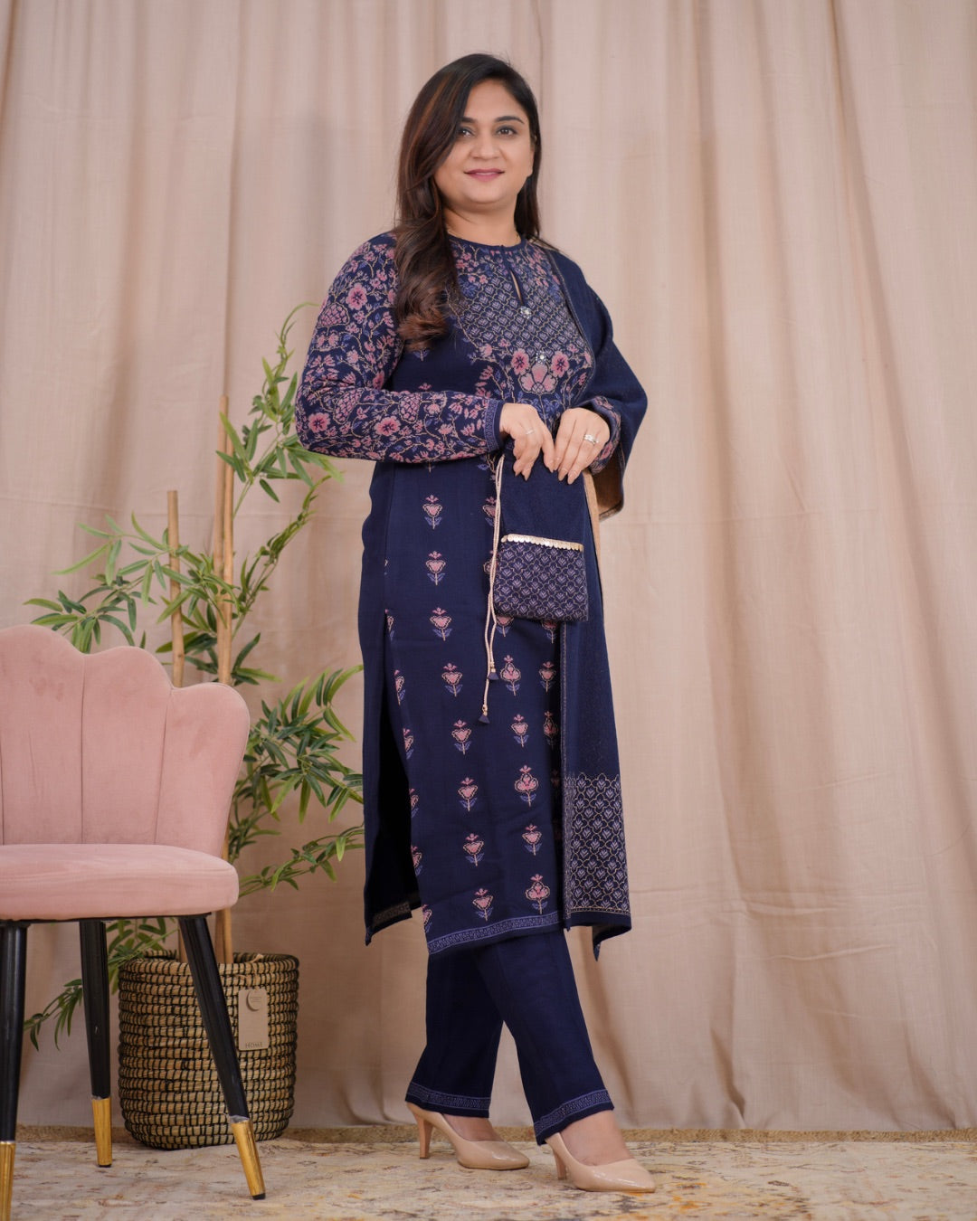 Yashi Woollen Dupatta Pant Set