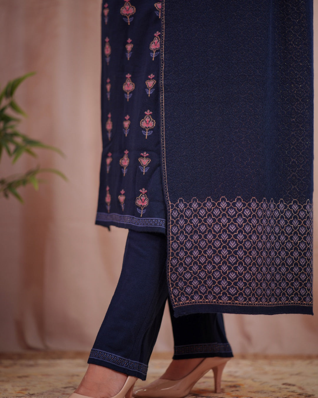 Yashi Woollen Dupatta Pant Set