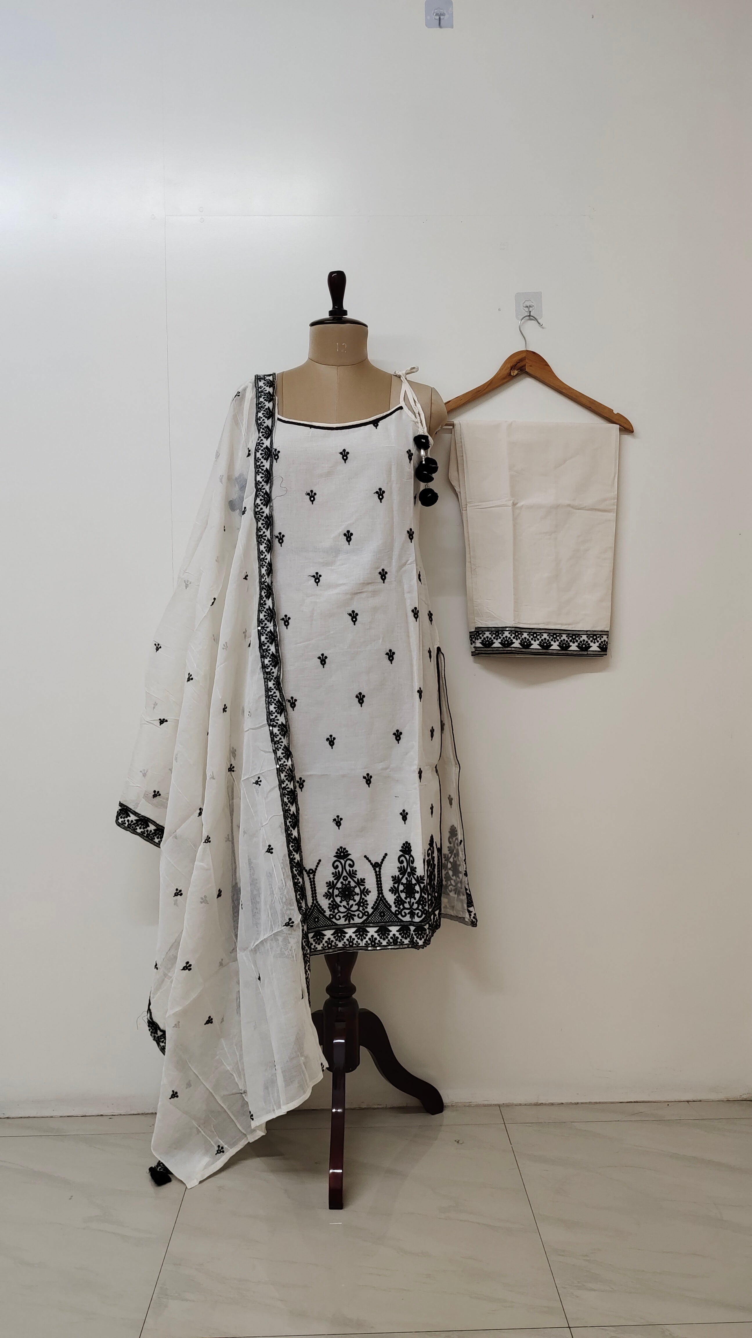 Mehreen Cotton Ivory Embroidered Dupatta Set
