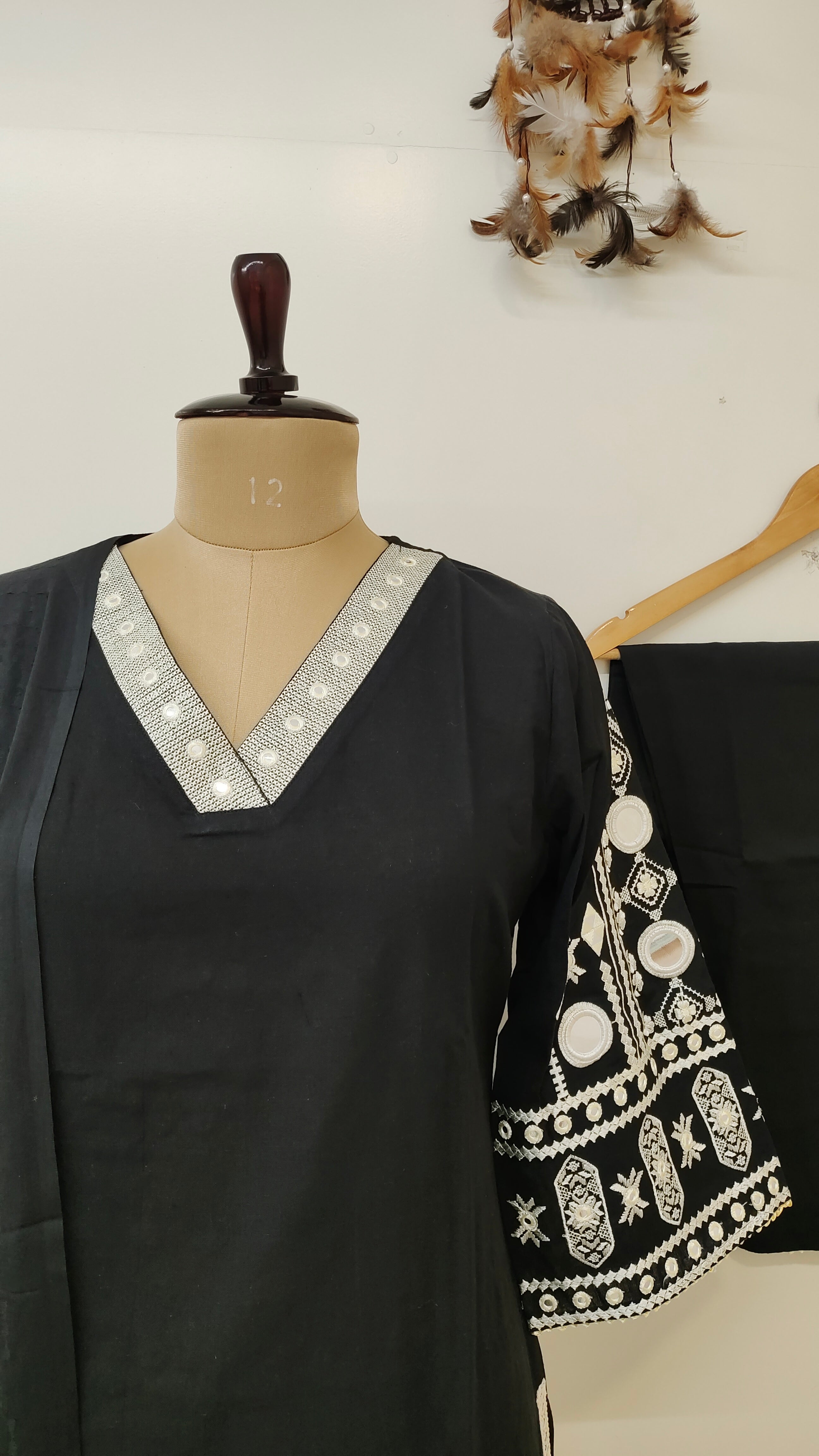 Siya Cotton Kutch Embroidered Straight Dupatta Set