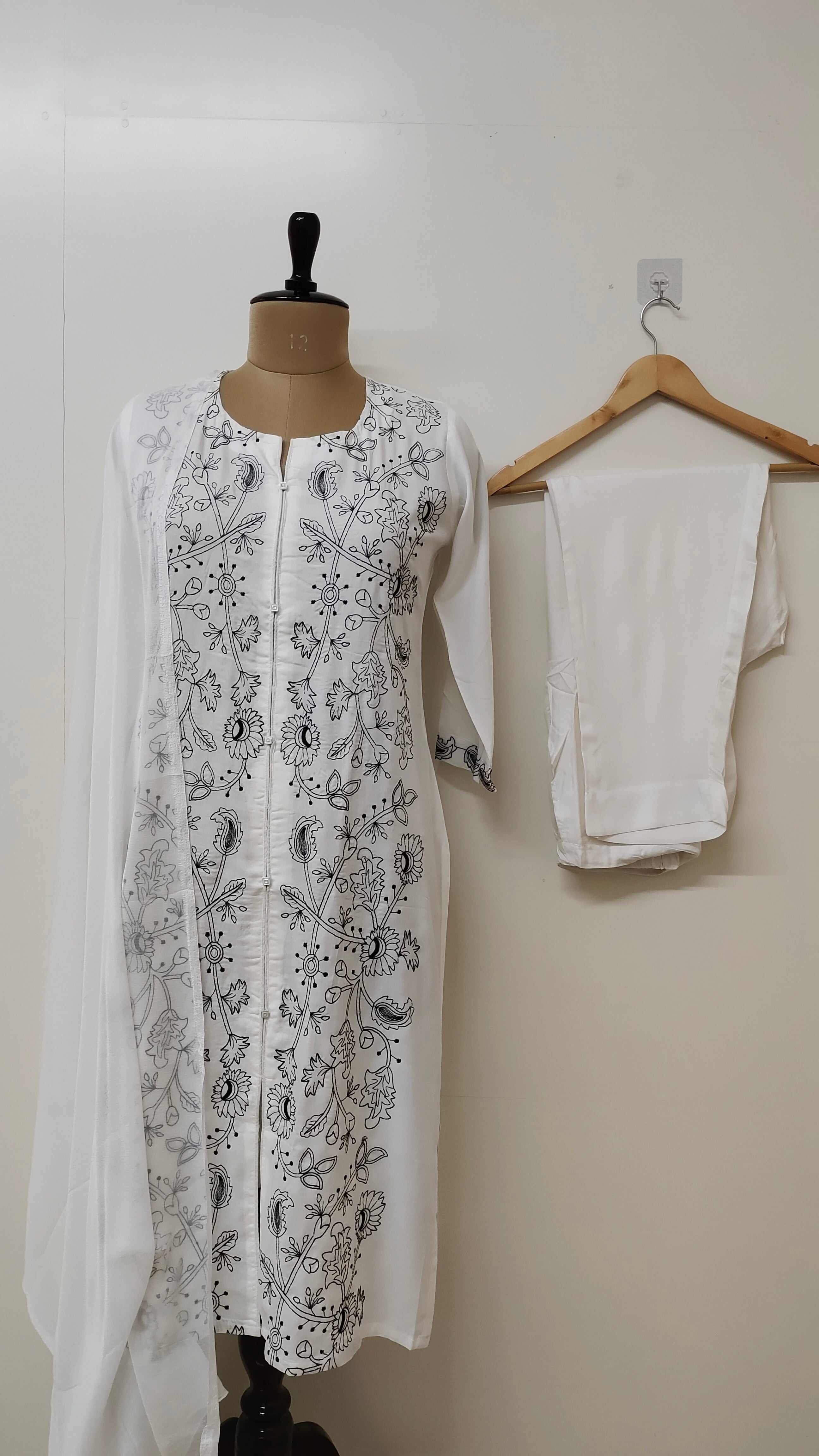 Zerina White Rayon Chikankari Straight Dupatta set
