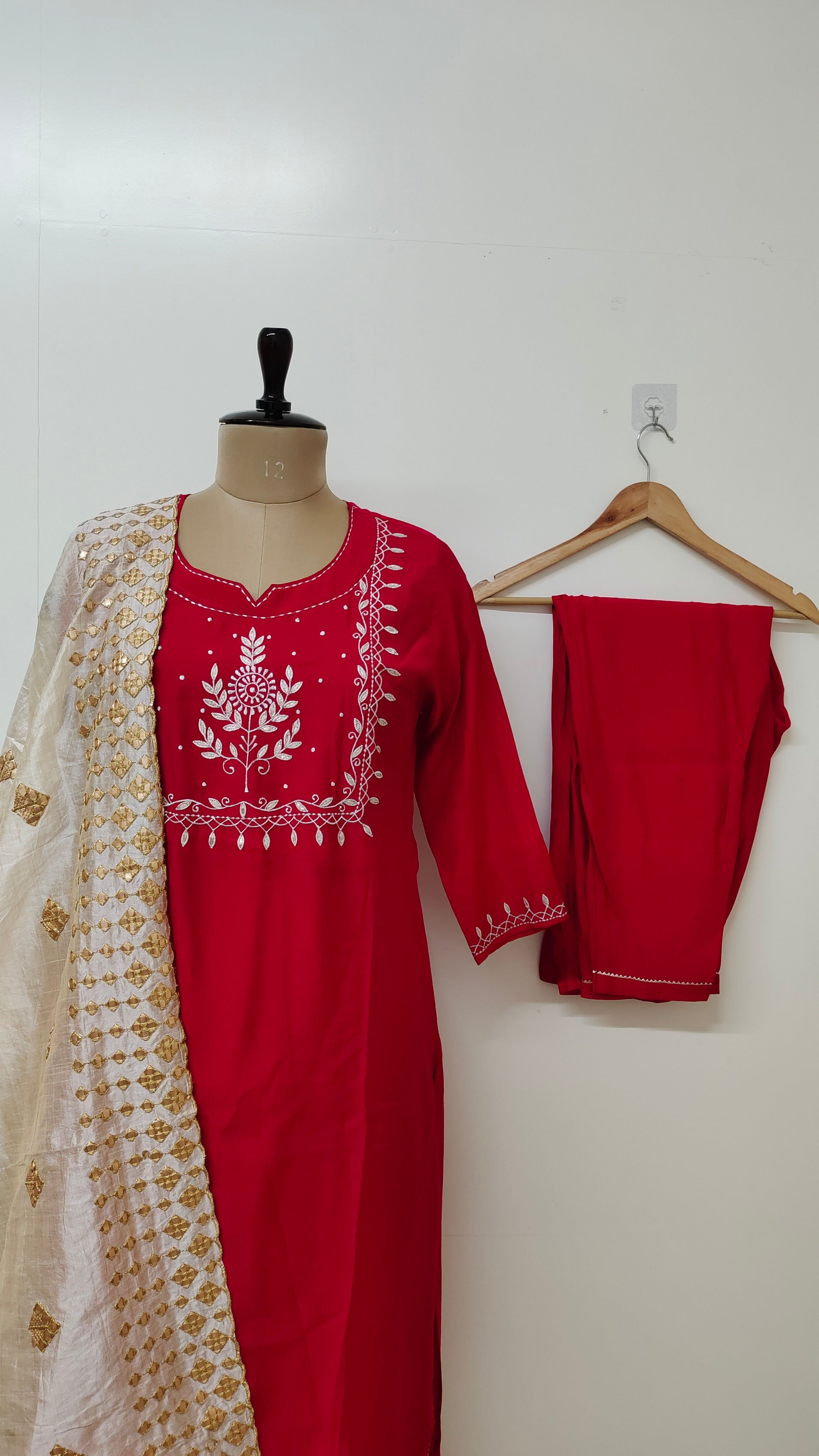 Gokhna Premium Muslin Embroidered Dupatta Set