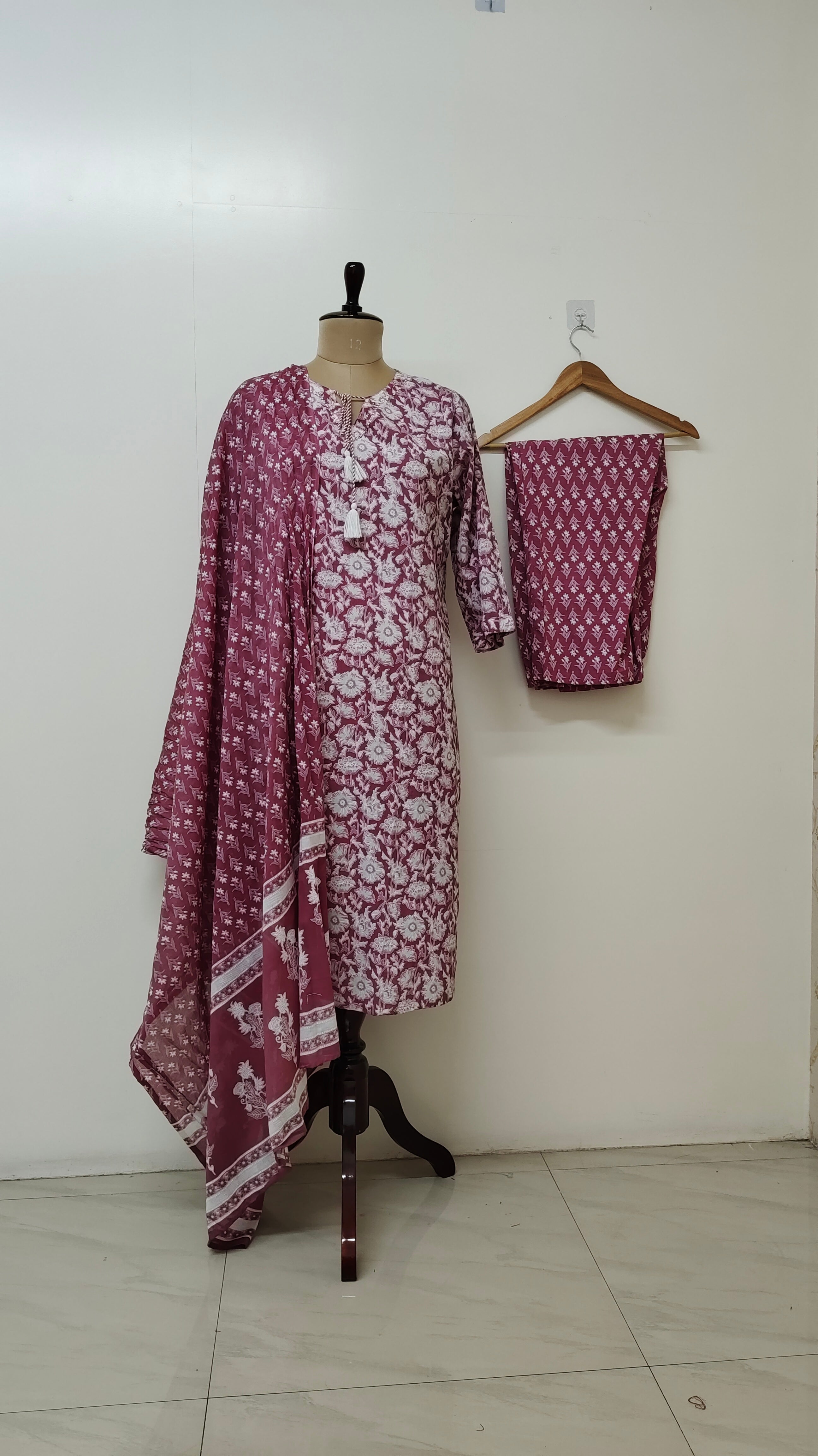 Nida Mauve Cotton Straight Dupatta Set